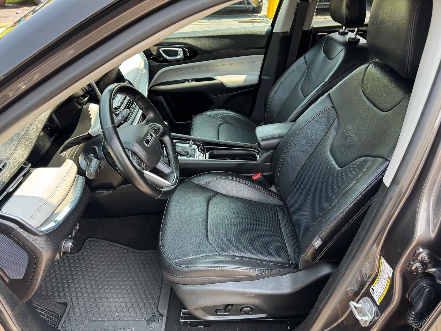 2022 Jeep Compass - Image 14