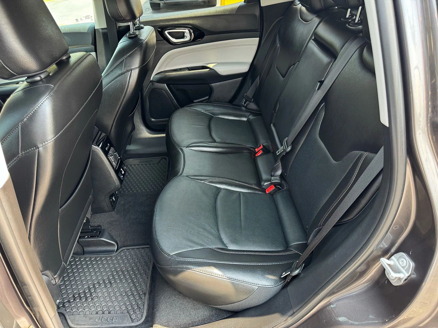 2022 Jeep Compass - Image 15