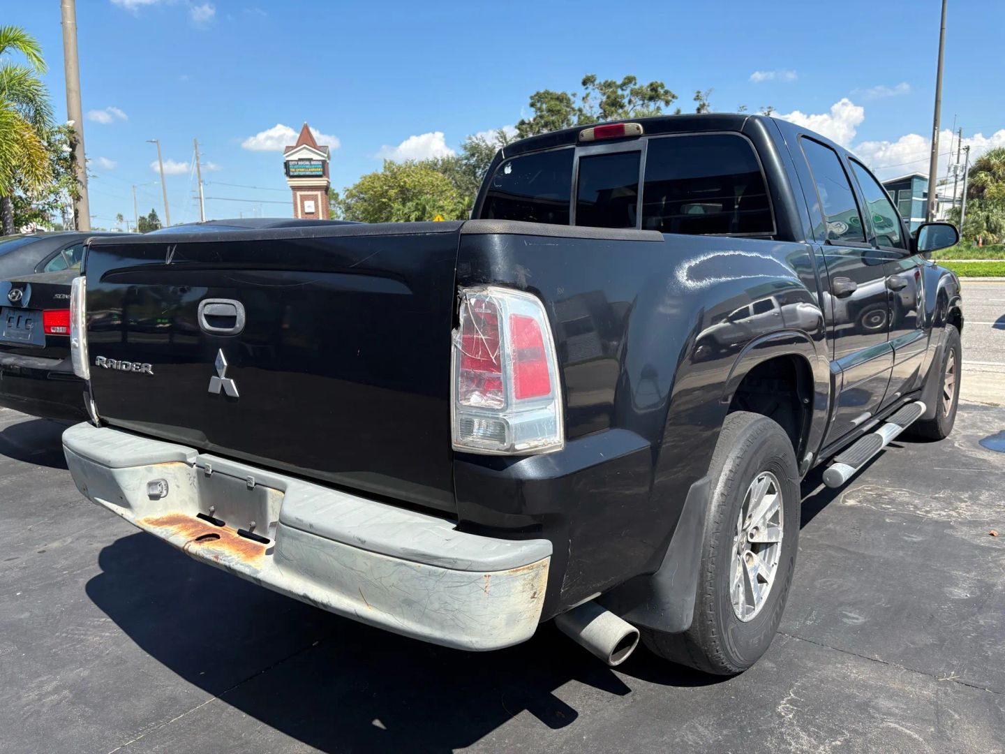 2007 Mitsubishi Raider LS