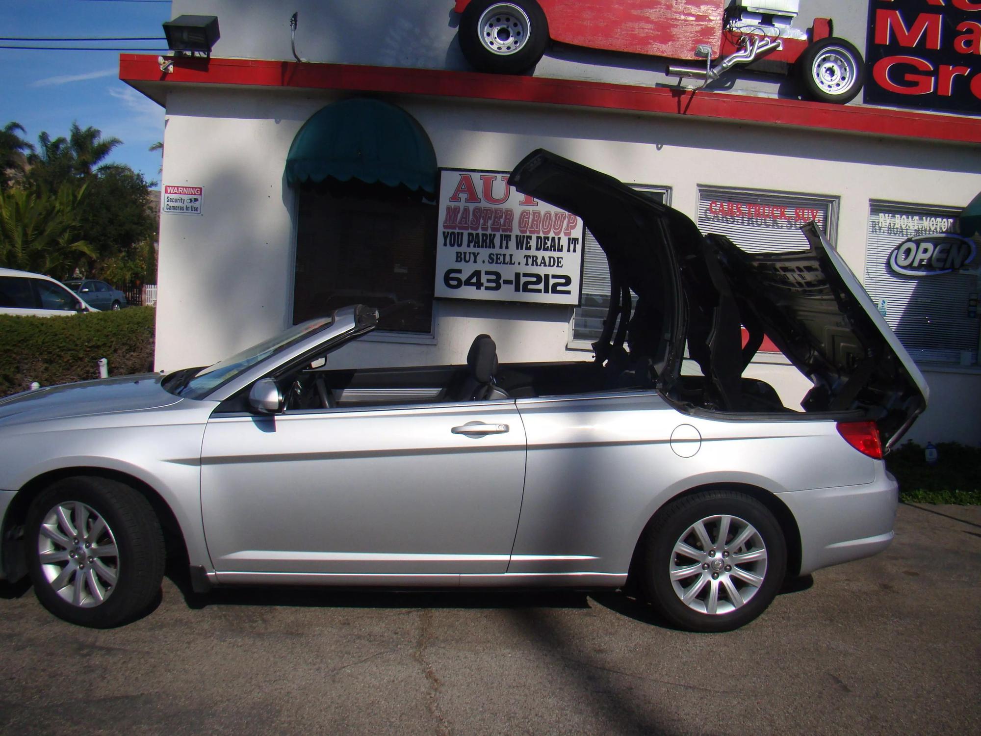 2010 Chrysler Sebring Touring photo 24