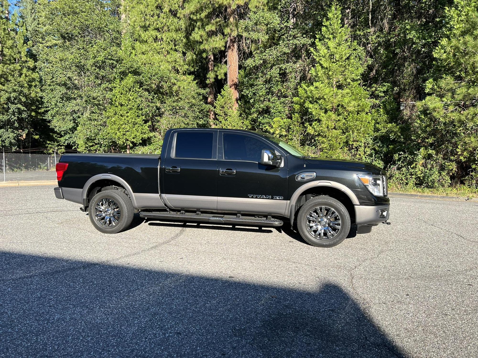 2019 Nissan Titan XD Platinum Reserve photo 22