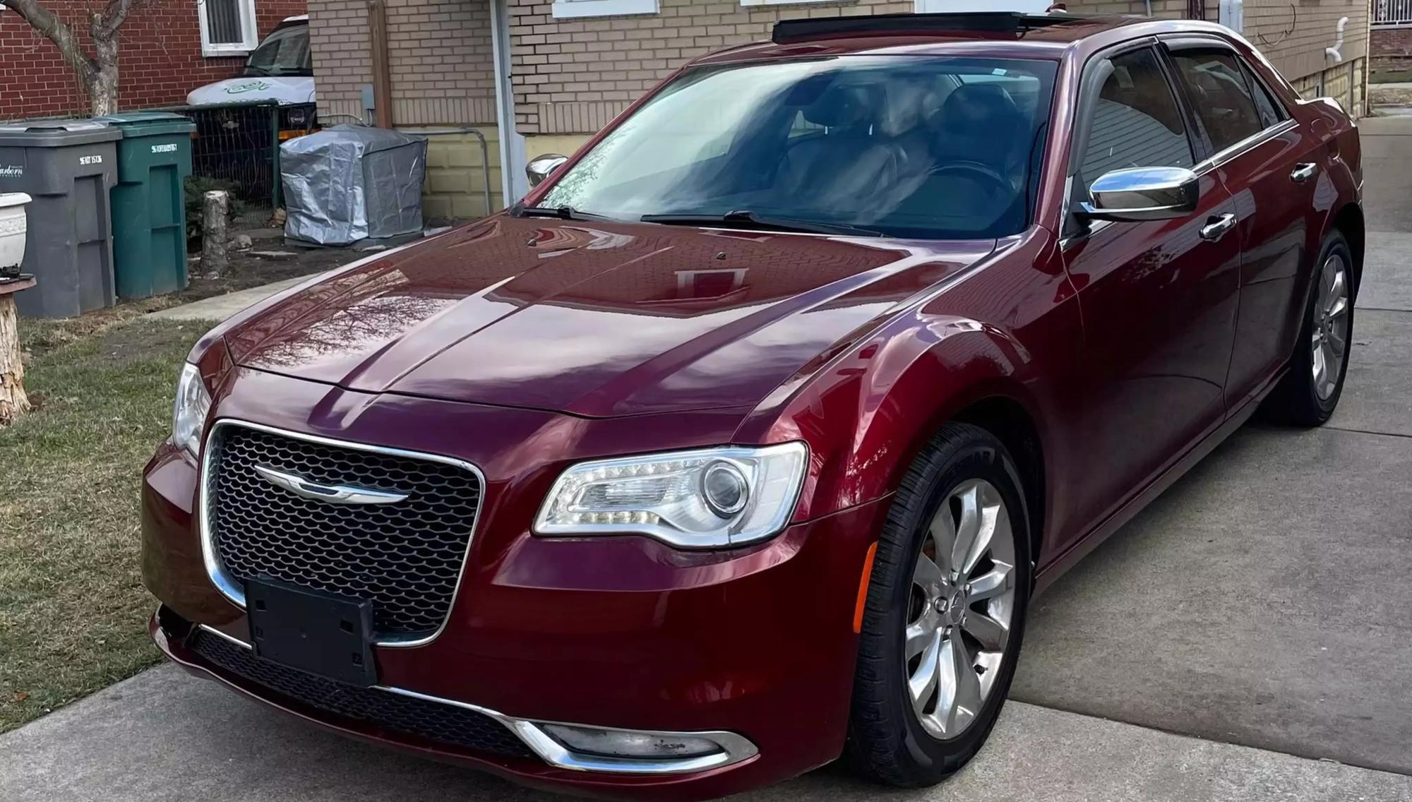 2016 Chrysler 300 C photo 7