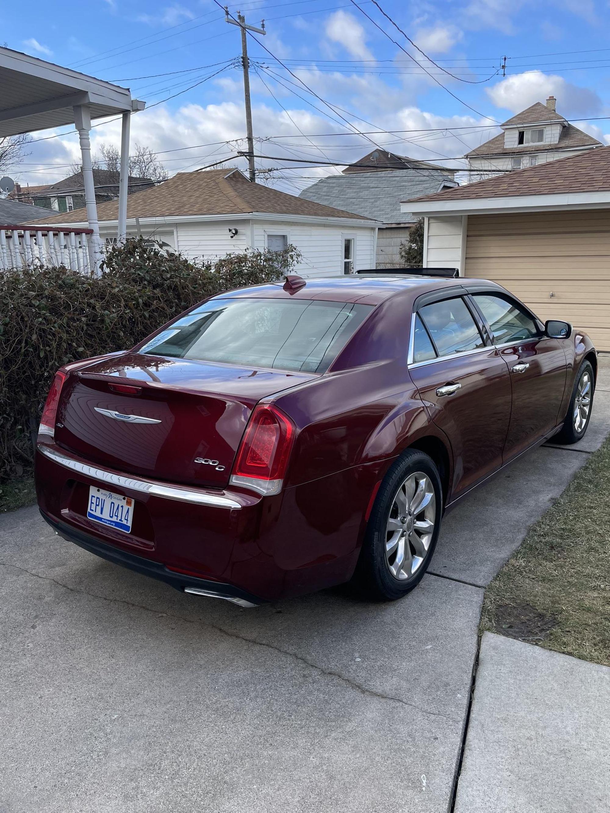 2016 Chrysler 300 C photo 8