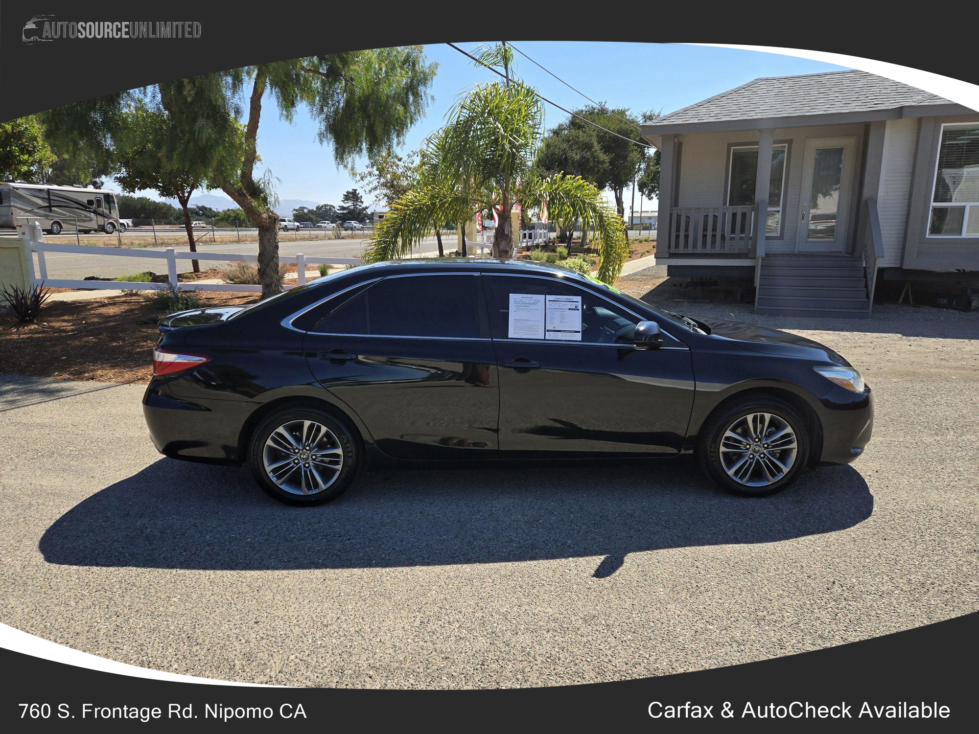 2017 Toyota Camry SE photo 26