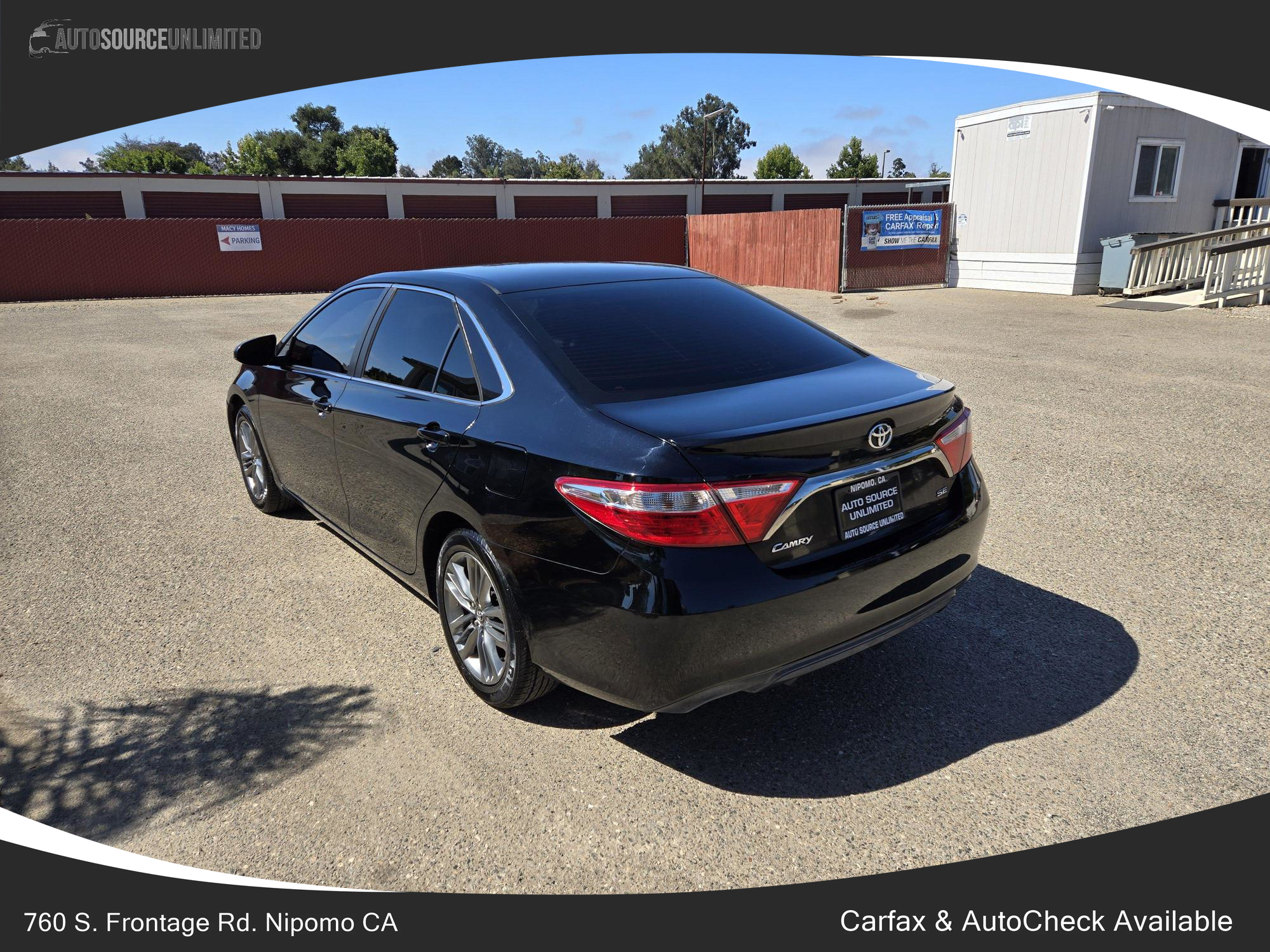 2017 Toyota Camry SE photo 29