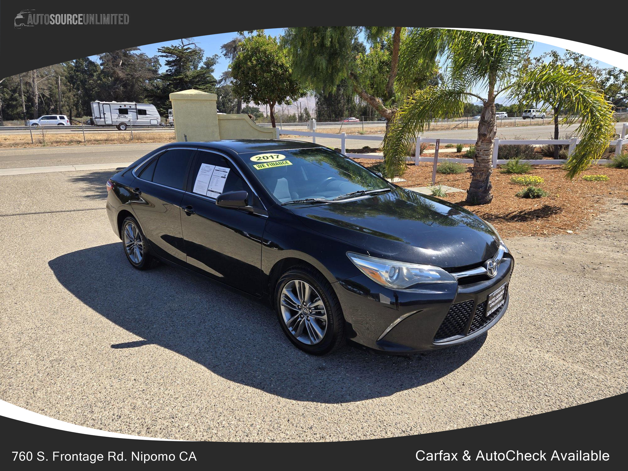 2017 Toyota Camry SE photo 24