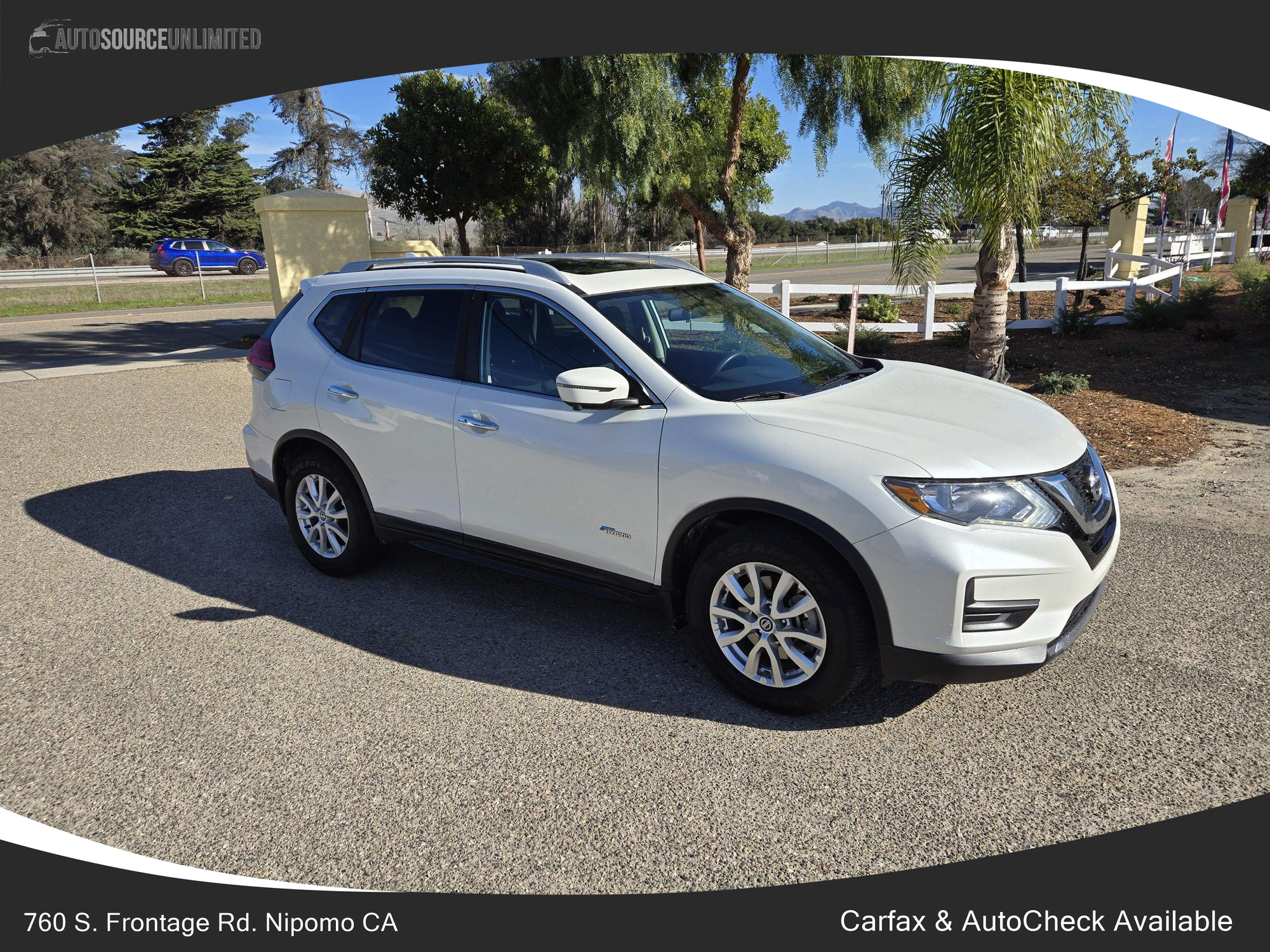 2017 Nissan Rogue SV photo 25