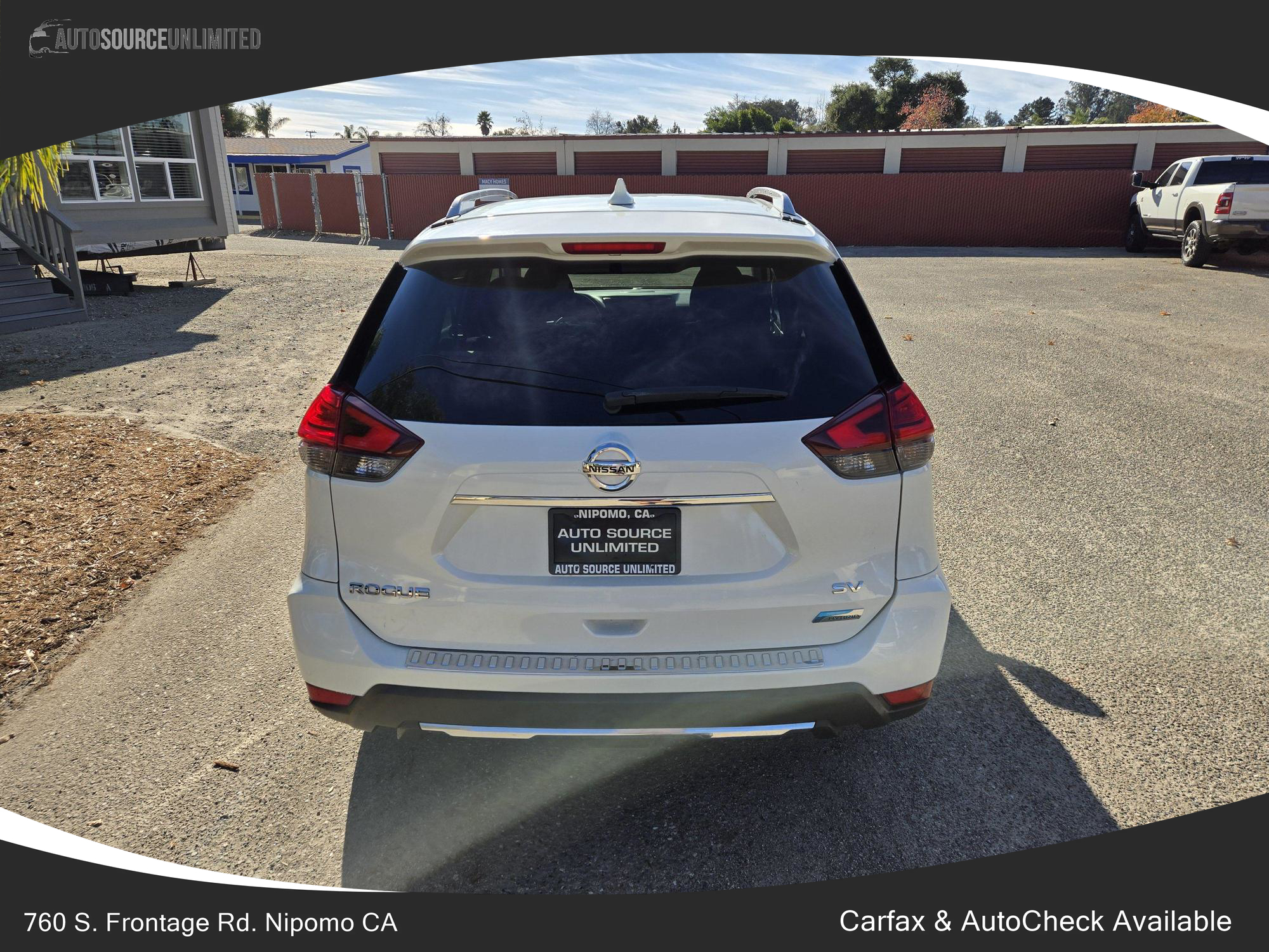 2017 Nissan Rogue SV photo 29