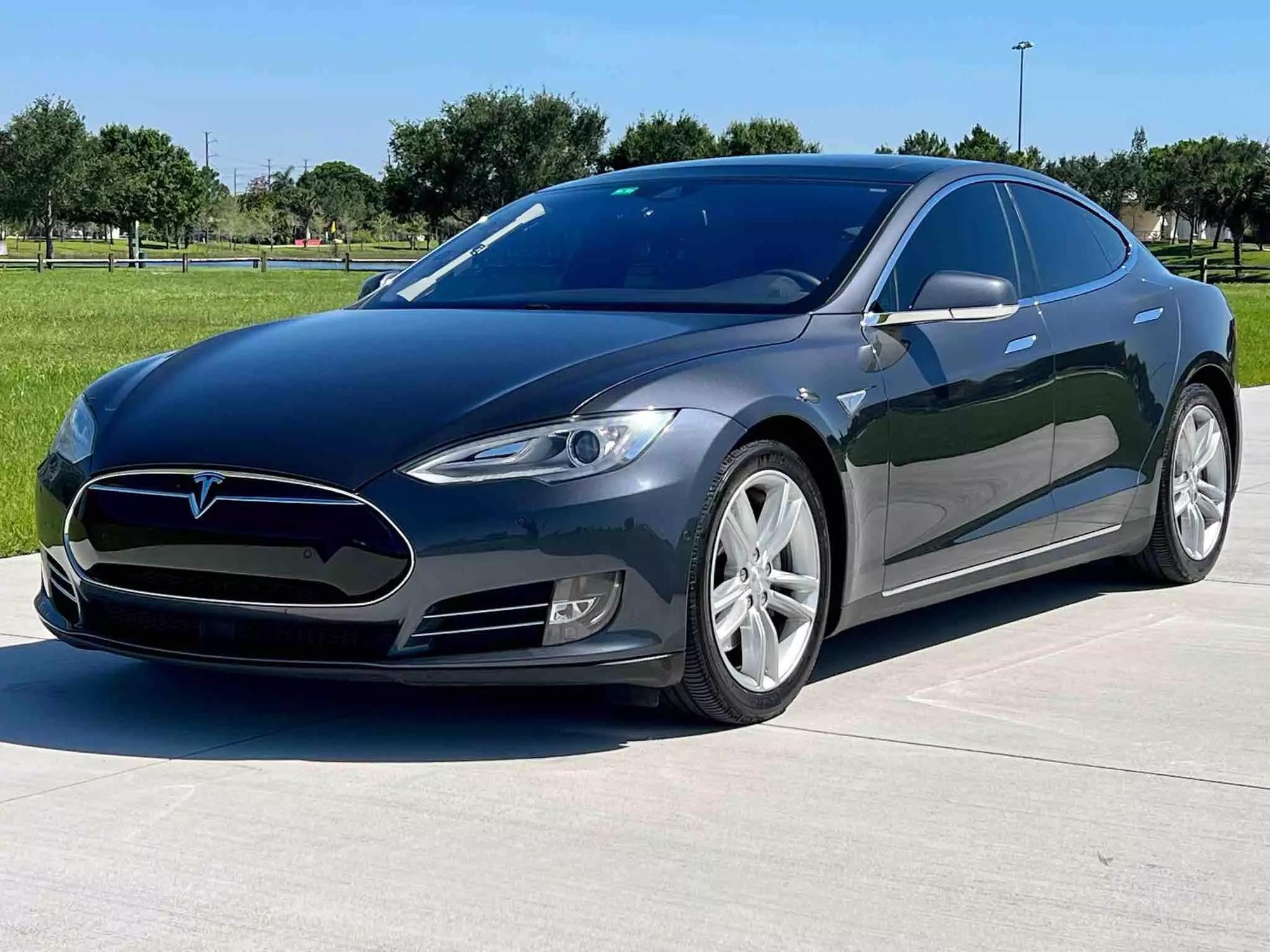 2015 Tesla Model S 85D photo 58