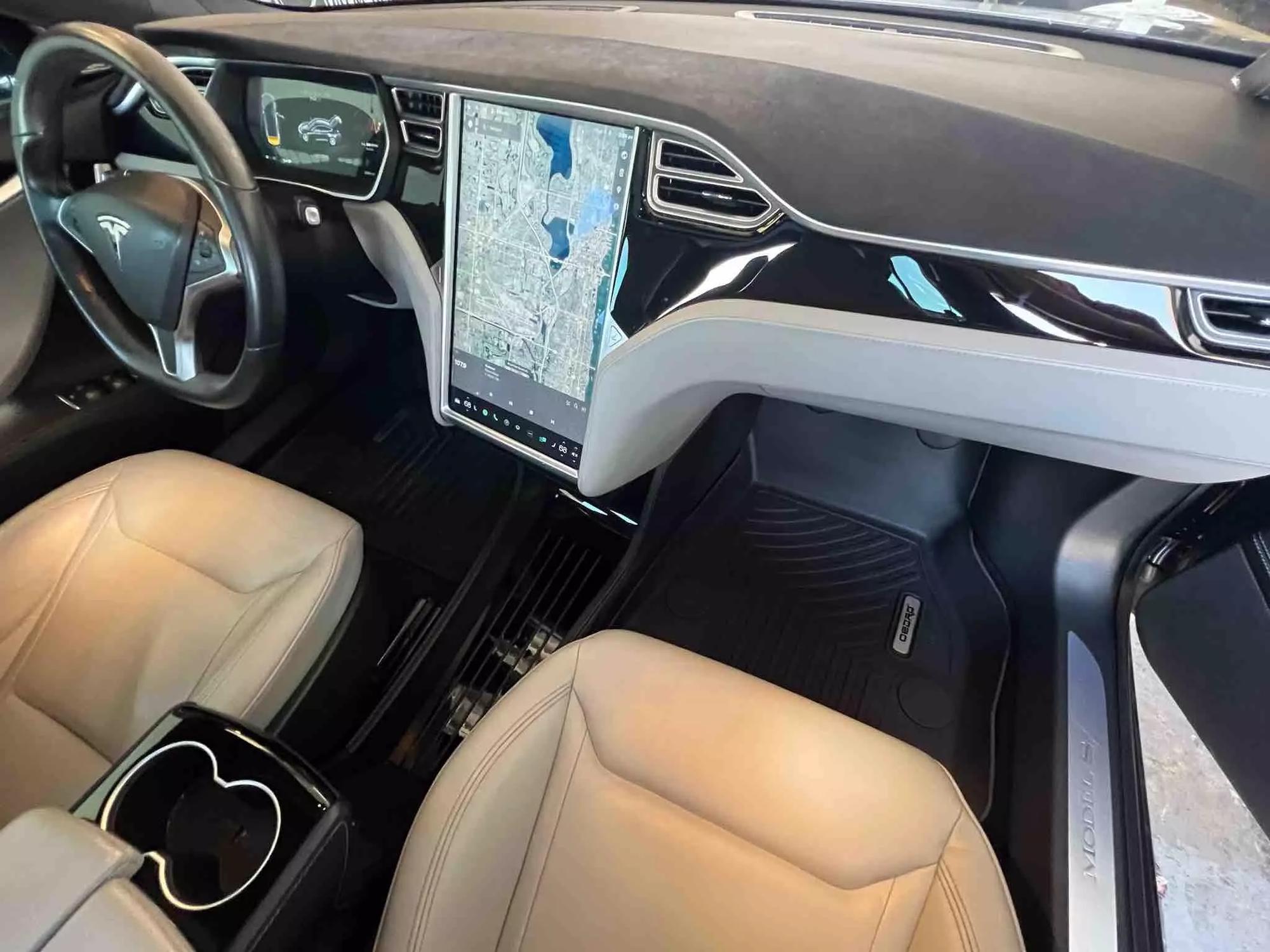 2015 Tesla Model S 85D photo 91