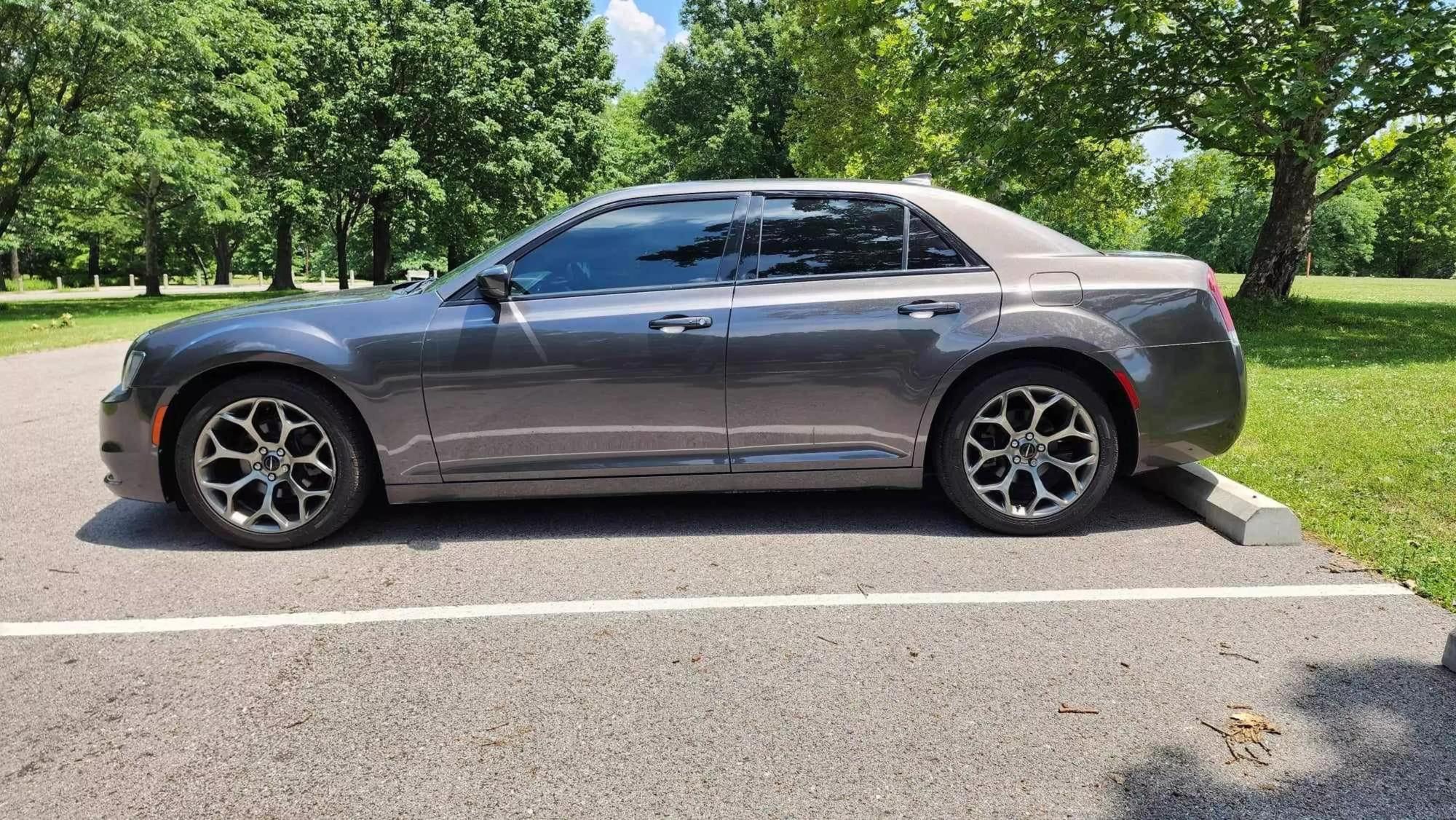 2018 Chrysler 300 S photo 19