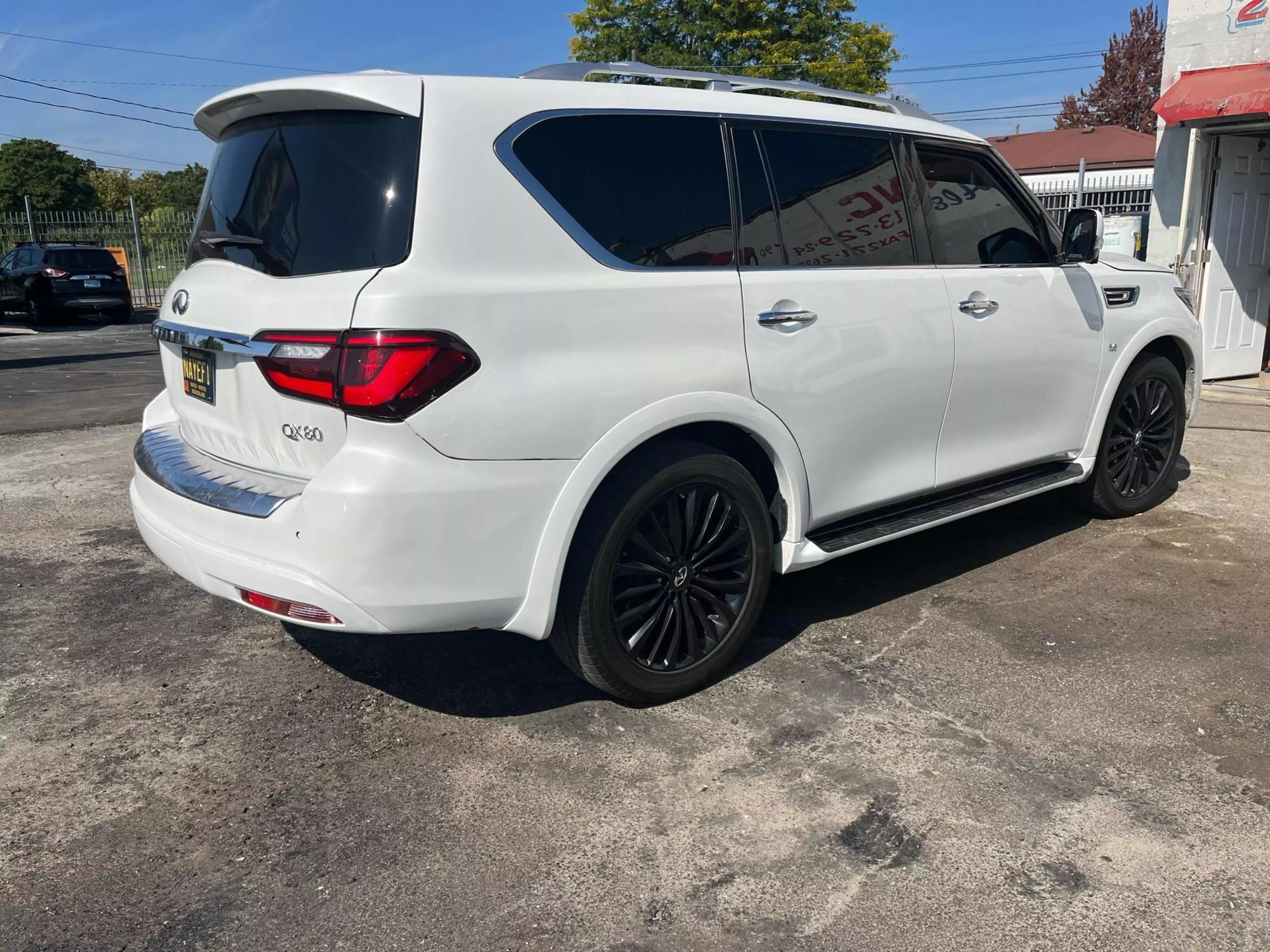 2018 INFINITI QX80 Base photo 17