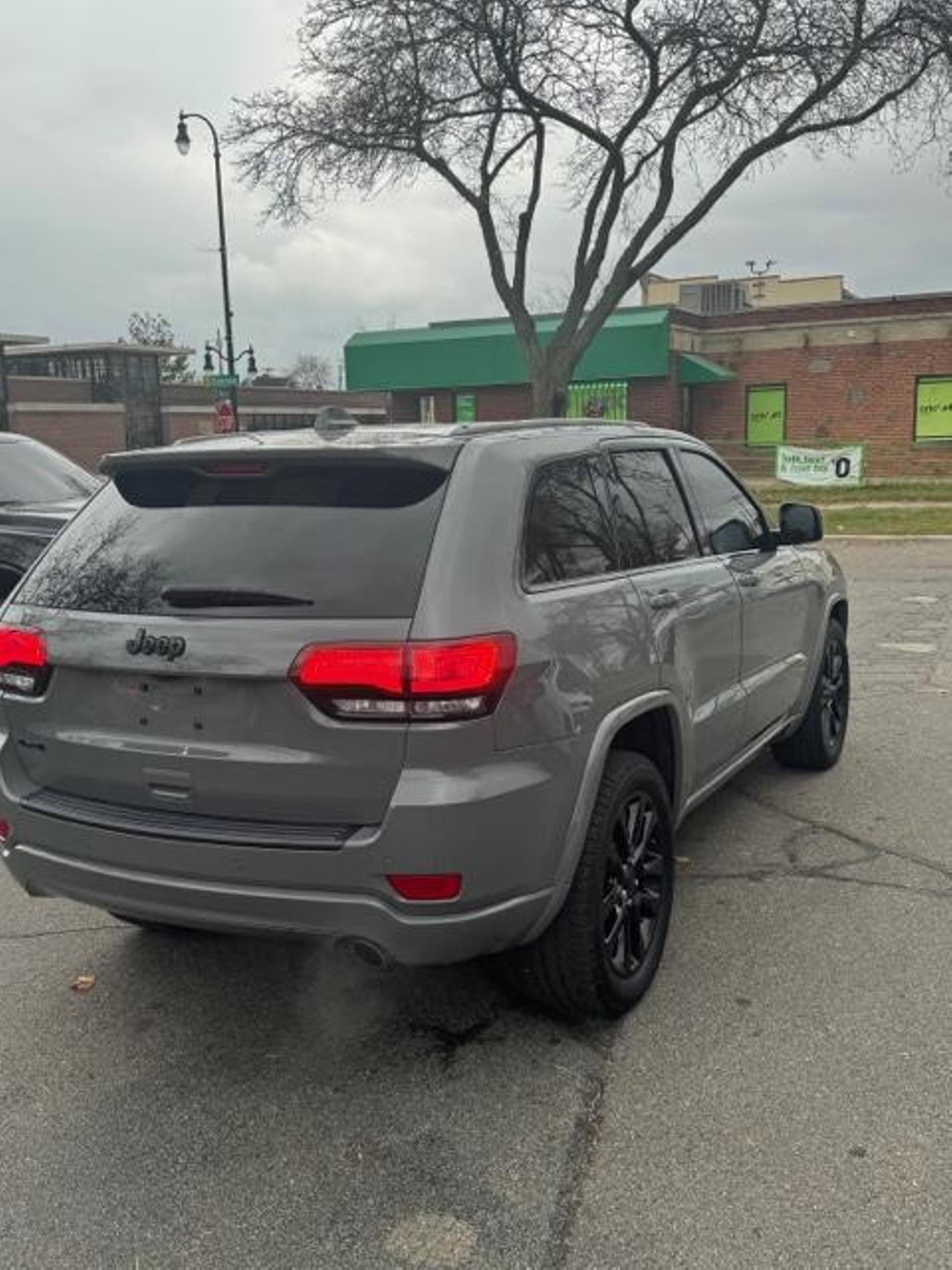 2019 Jeep Grand Cherokee Altitude photo 11