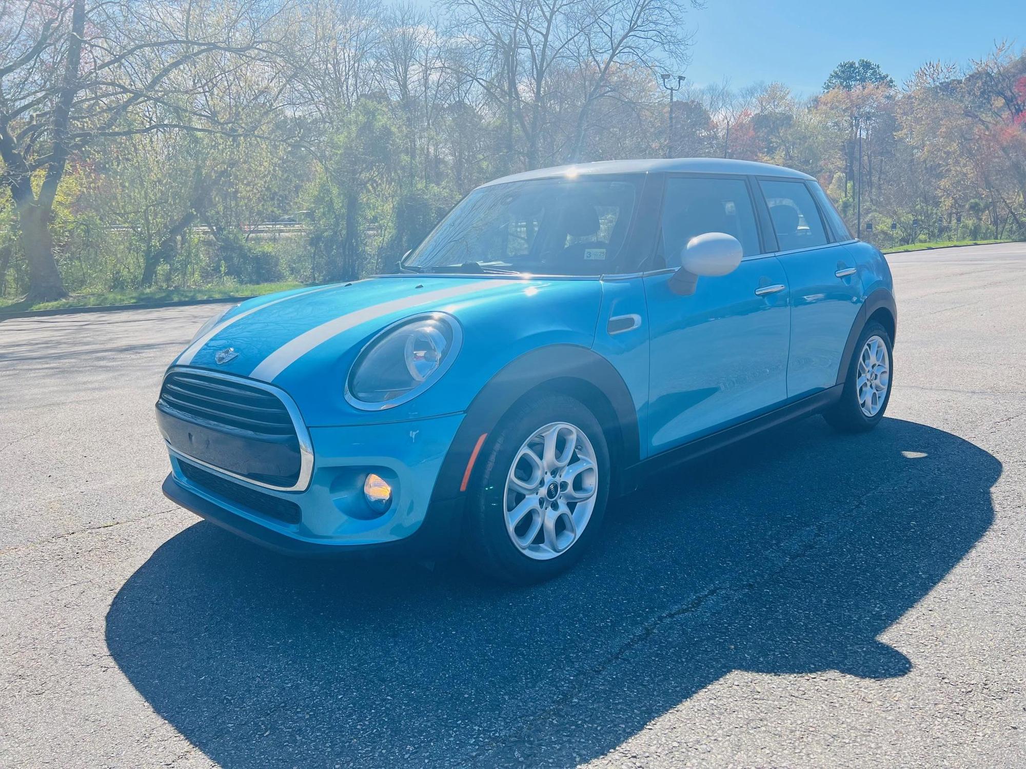 2019 MINI Hardtop 4 Door Base photo 19