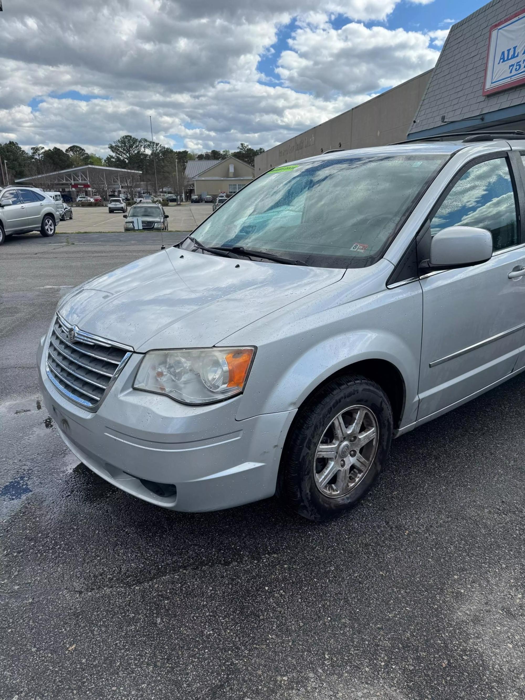 2010 Chrysler Town & Country Touring Plus photo 16