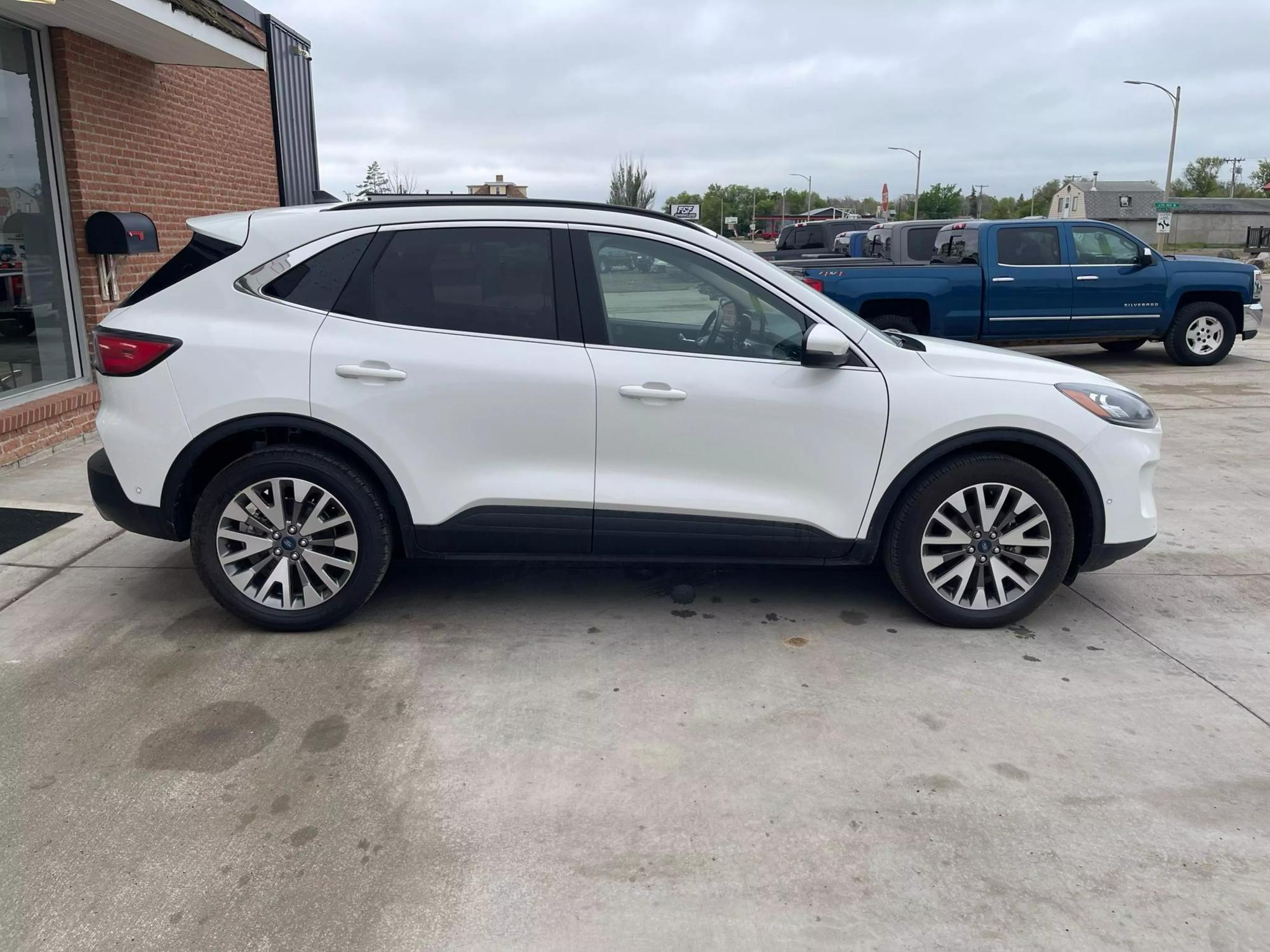 2020 Ford Escape Titanium photo 25