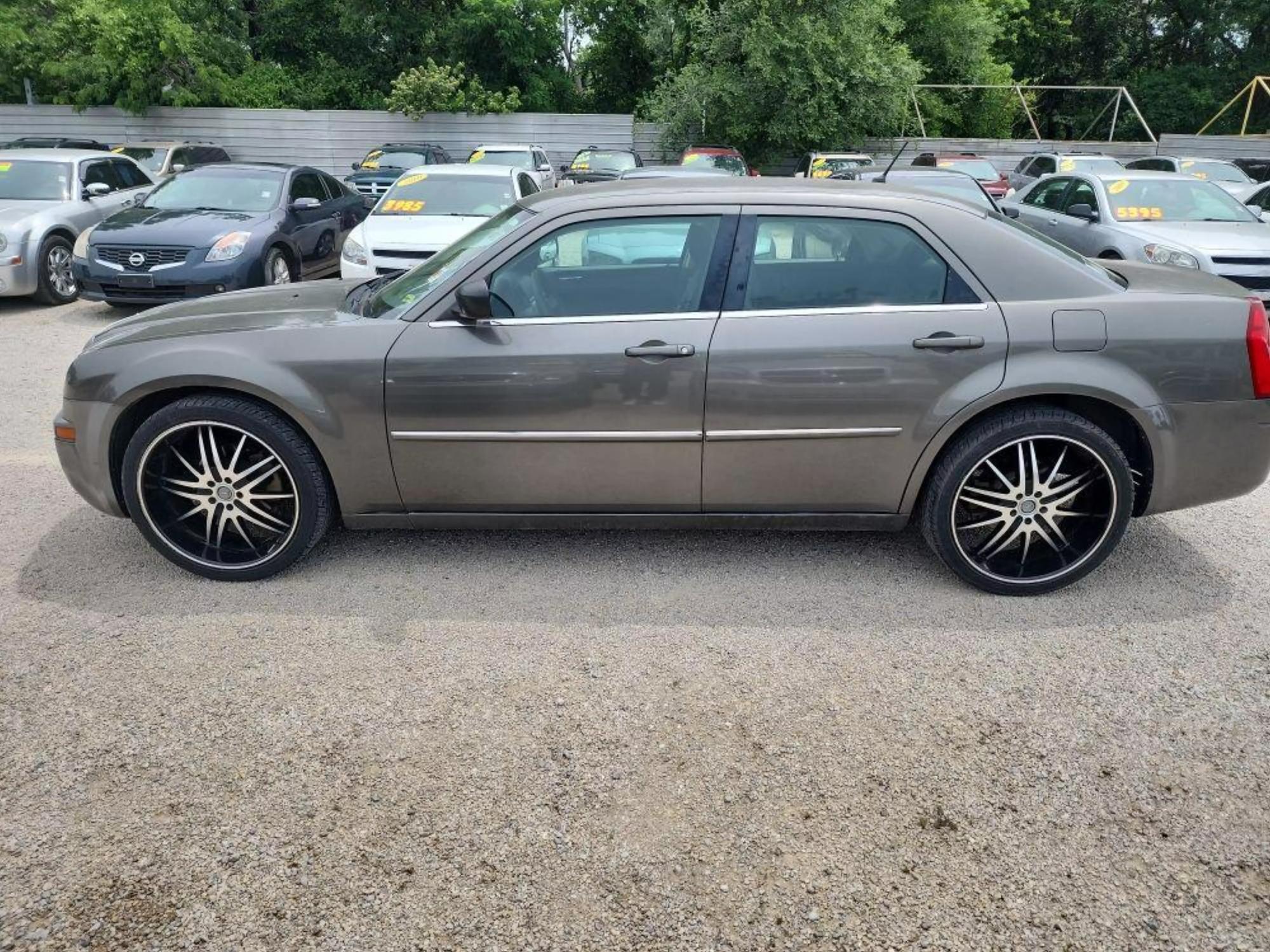 2008 Chrysler 300 LX photo 12