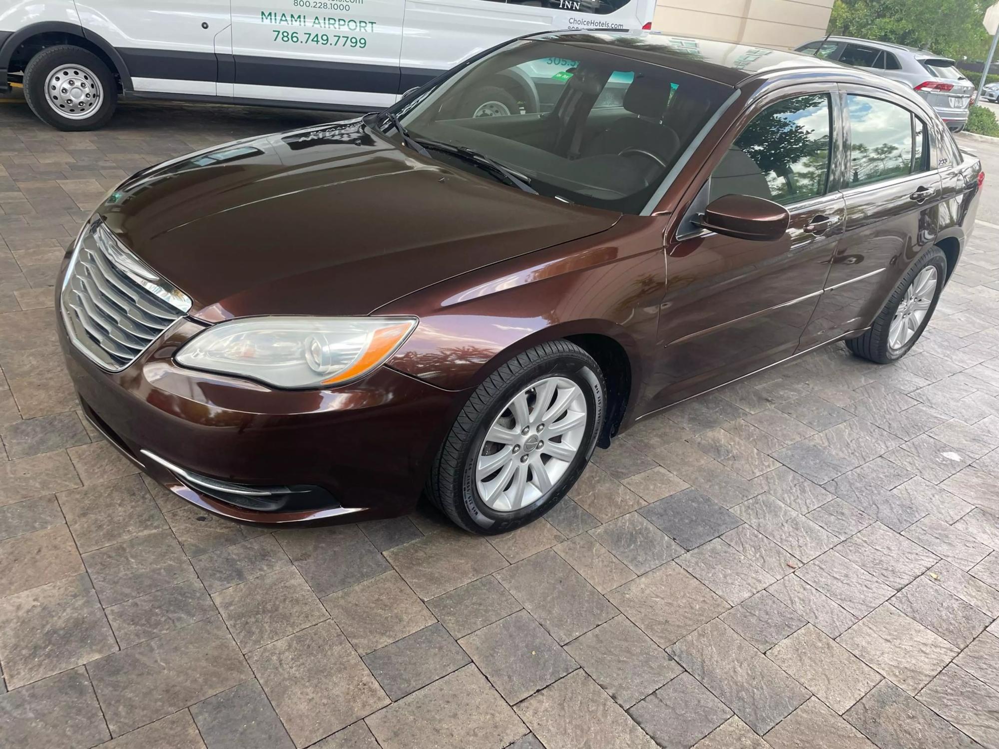 2013 Chrysler 200 Touring photo 23