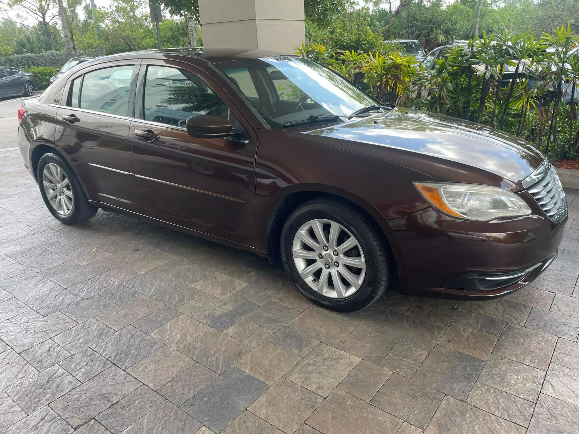 2013 Chrysler 200 Touring photo 33