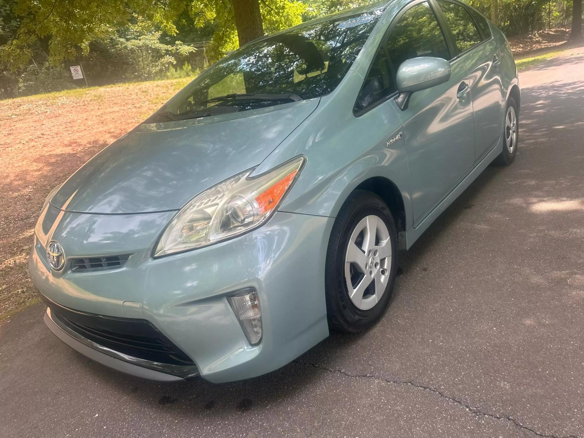 2013 Toyota Prius One photo 23