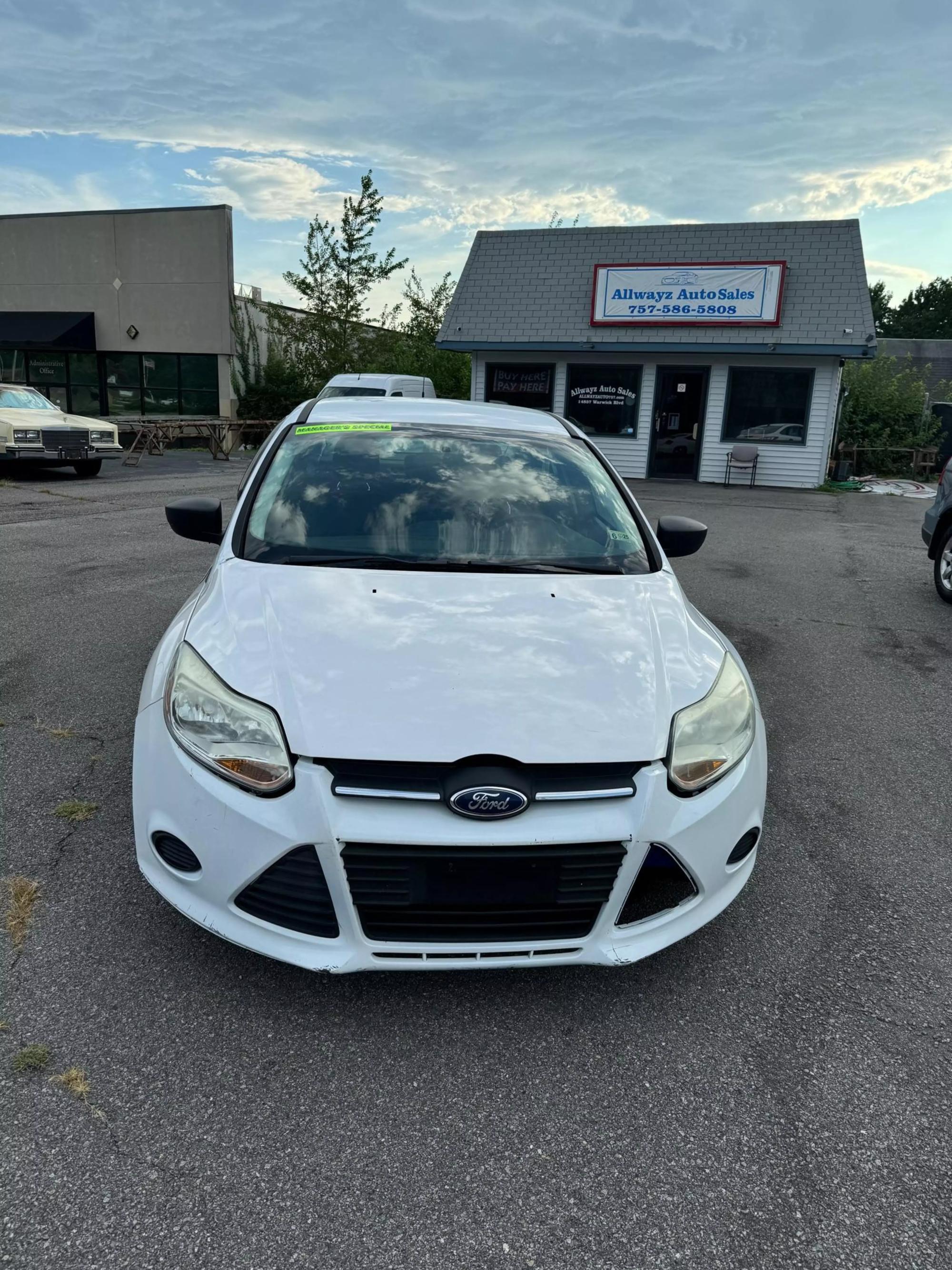 2012 Ford Focus S photo 12