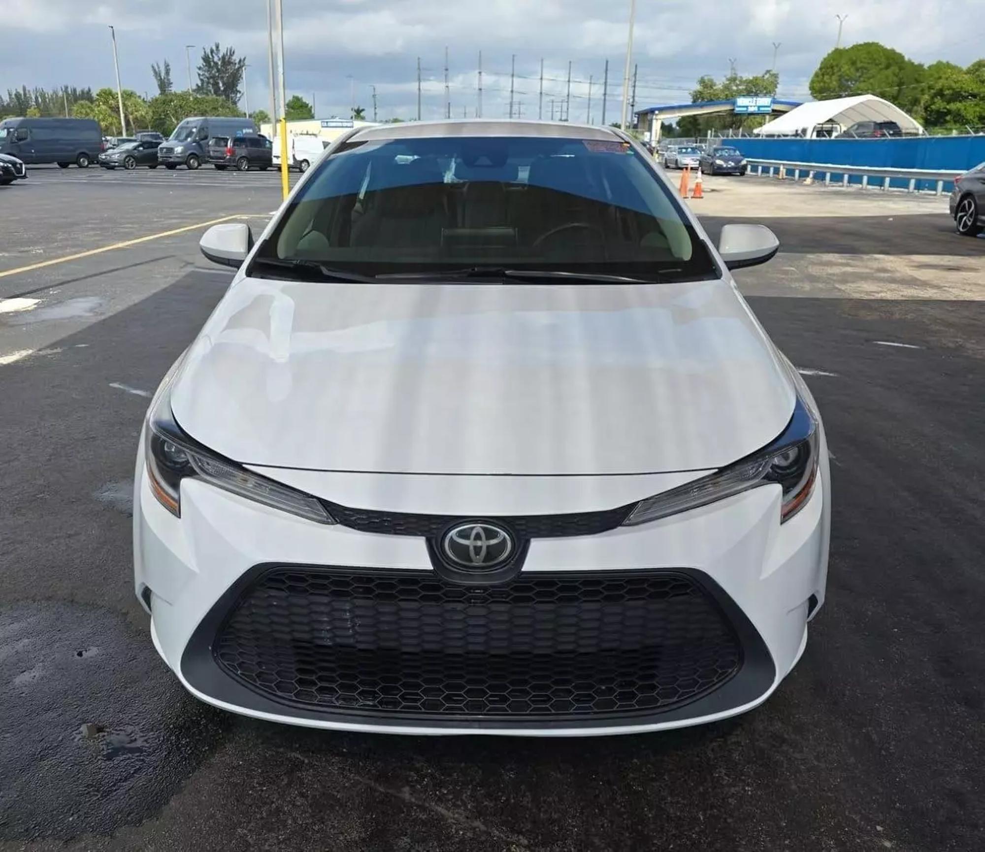 2021 Toyota Corolla LE photo 11