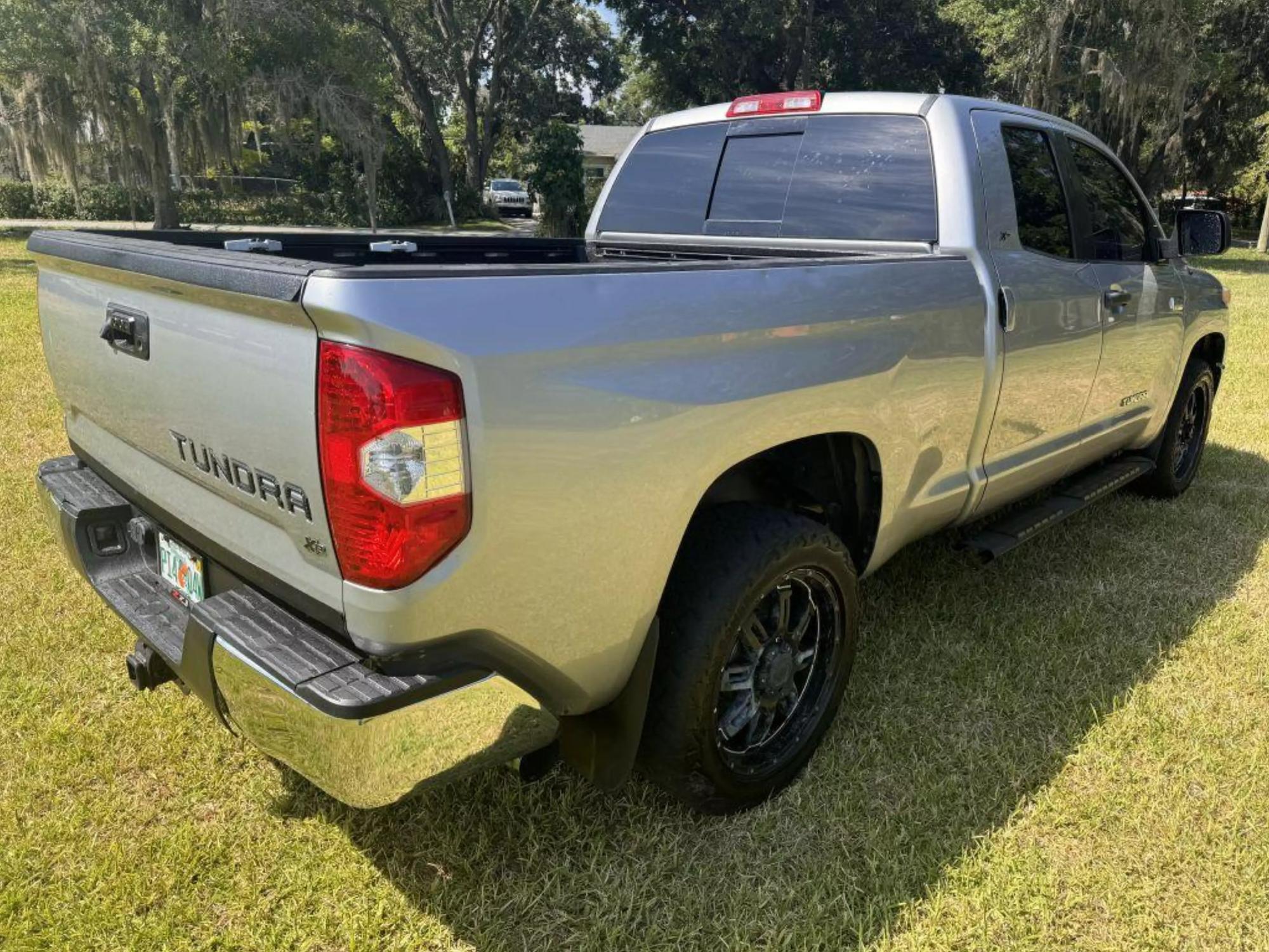 2015 Toyota Tundra SR5 photo 21