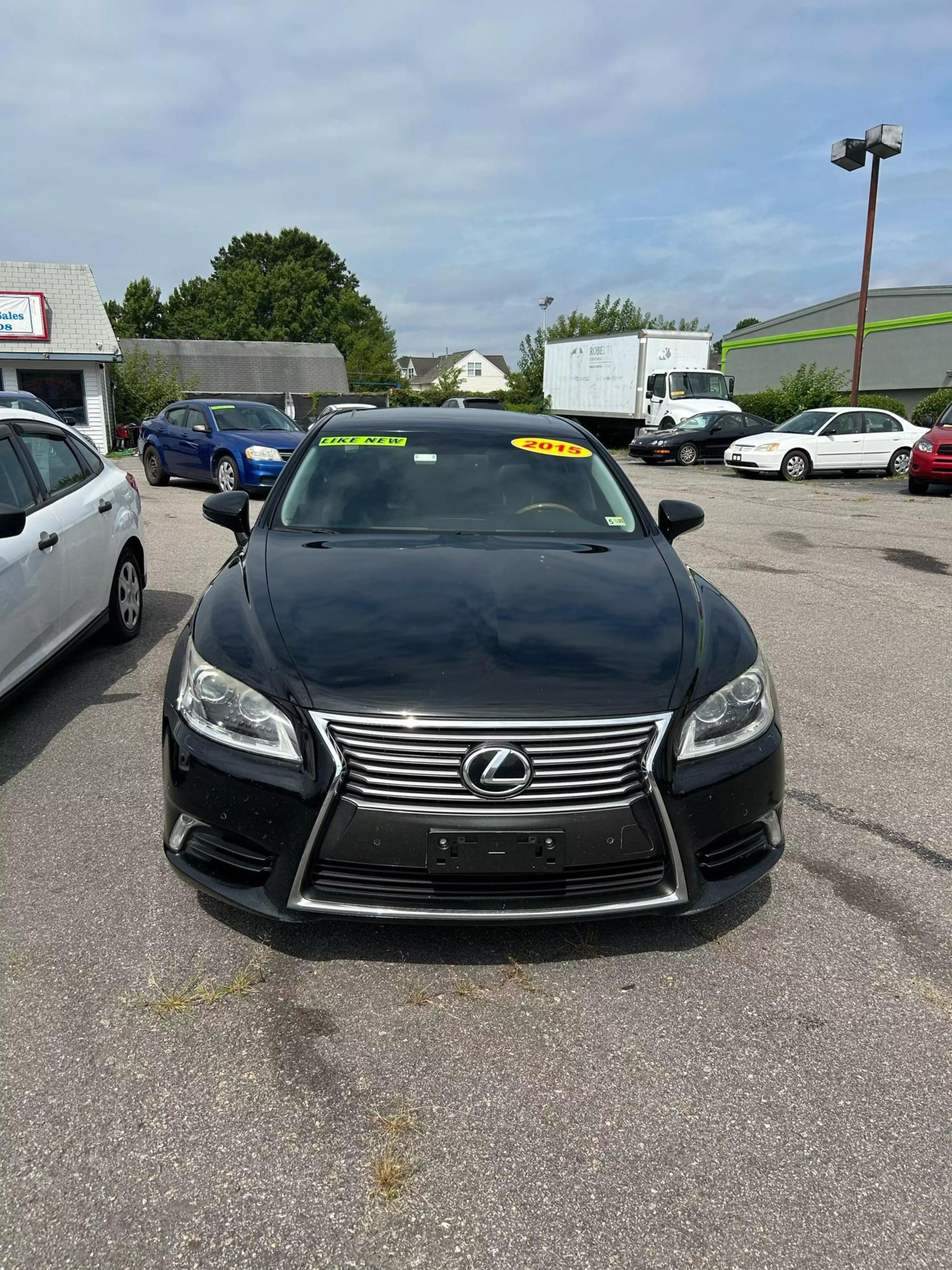 2015 Lexus LS Base photo 13