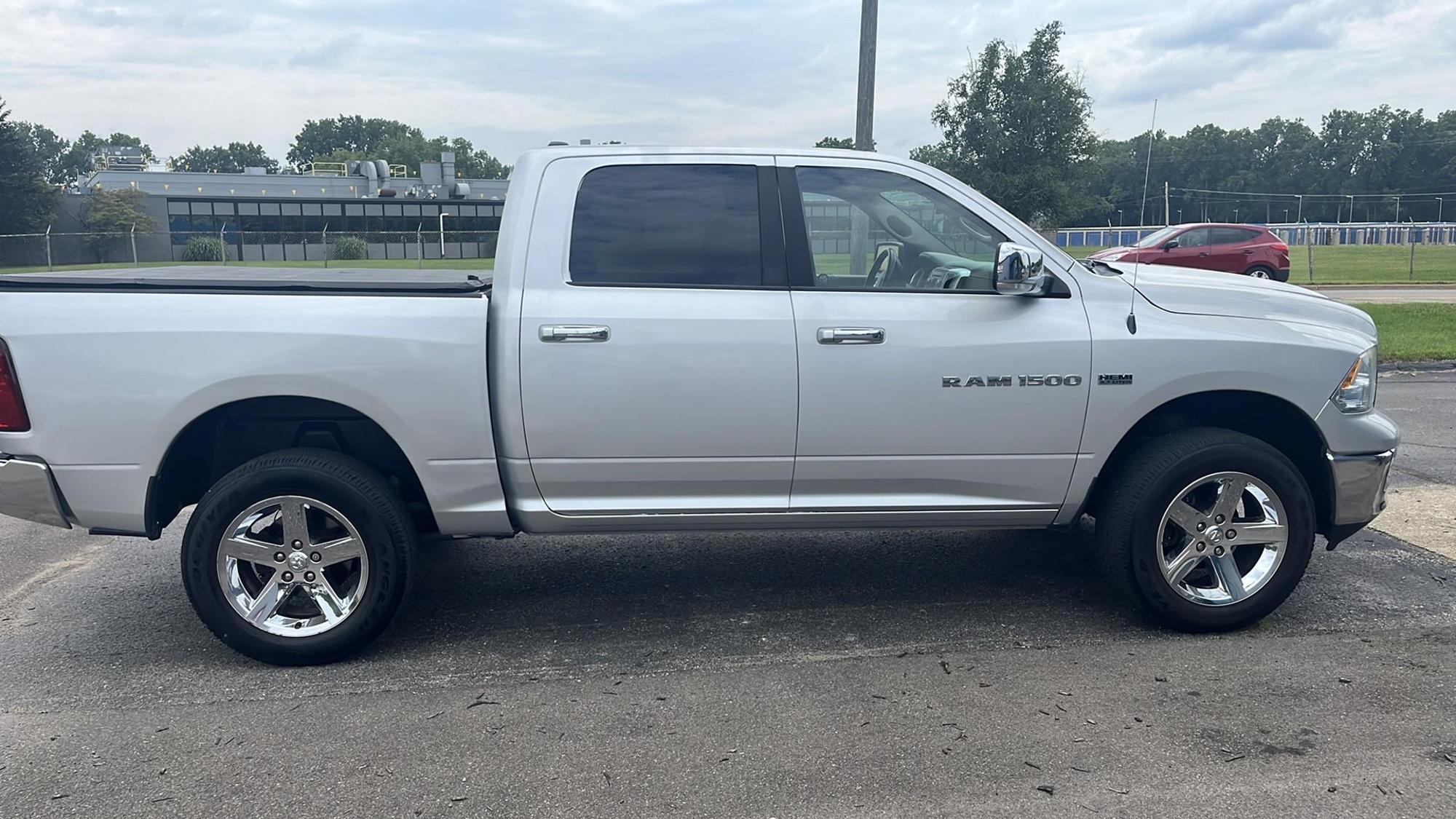 2012 RAM Ram 1500 Pickup SLT photo 25