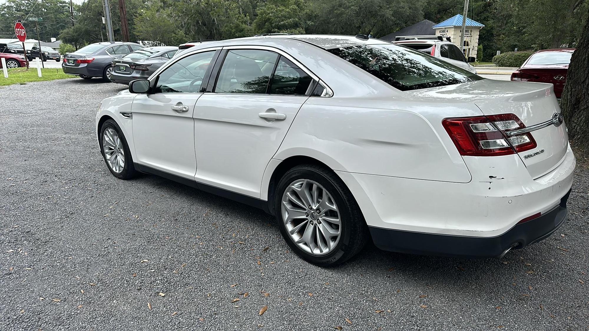 2014 Ford Taurus Limited photo 19