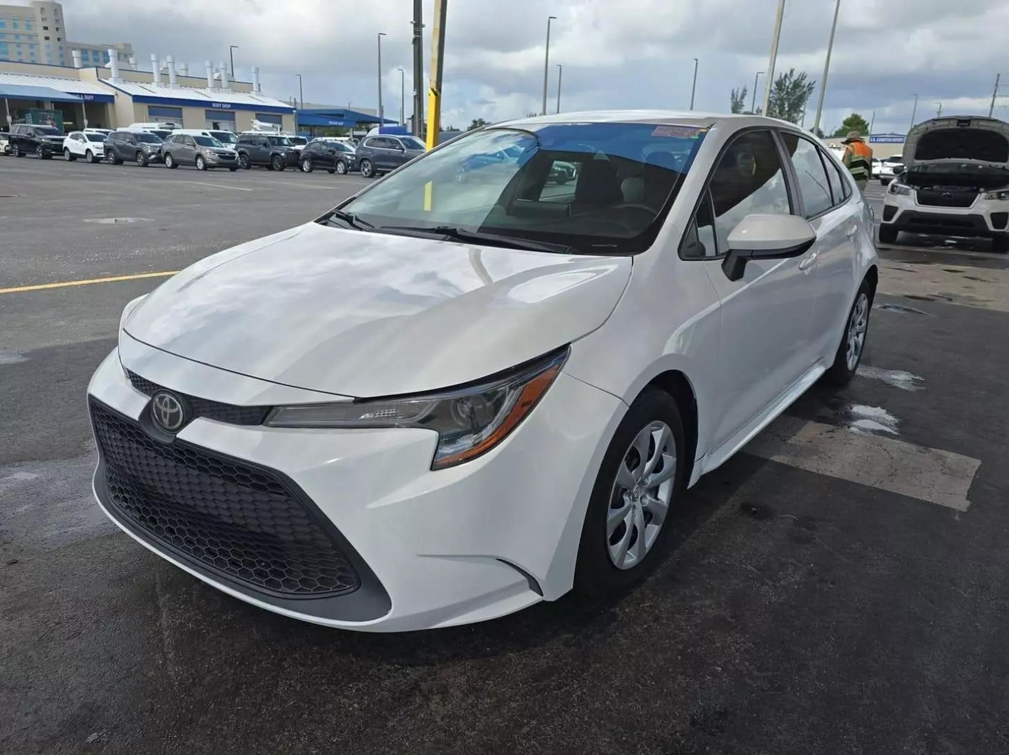 2021 Toyota Corolla LE photo 17