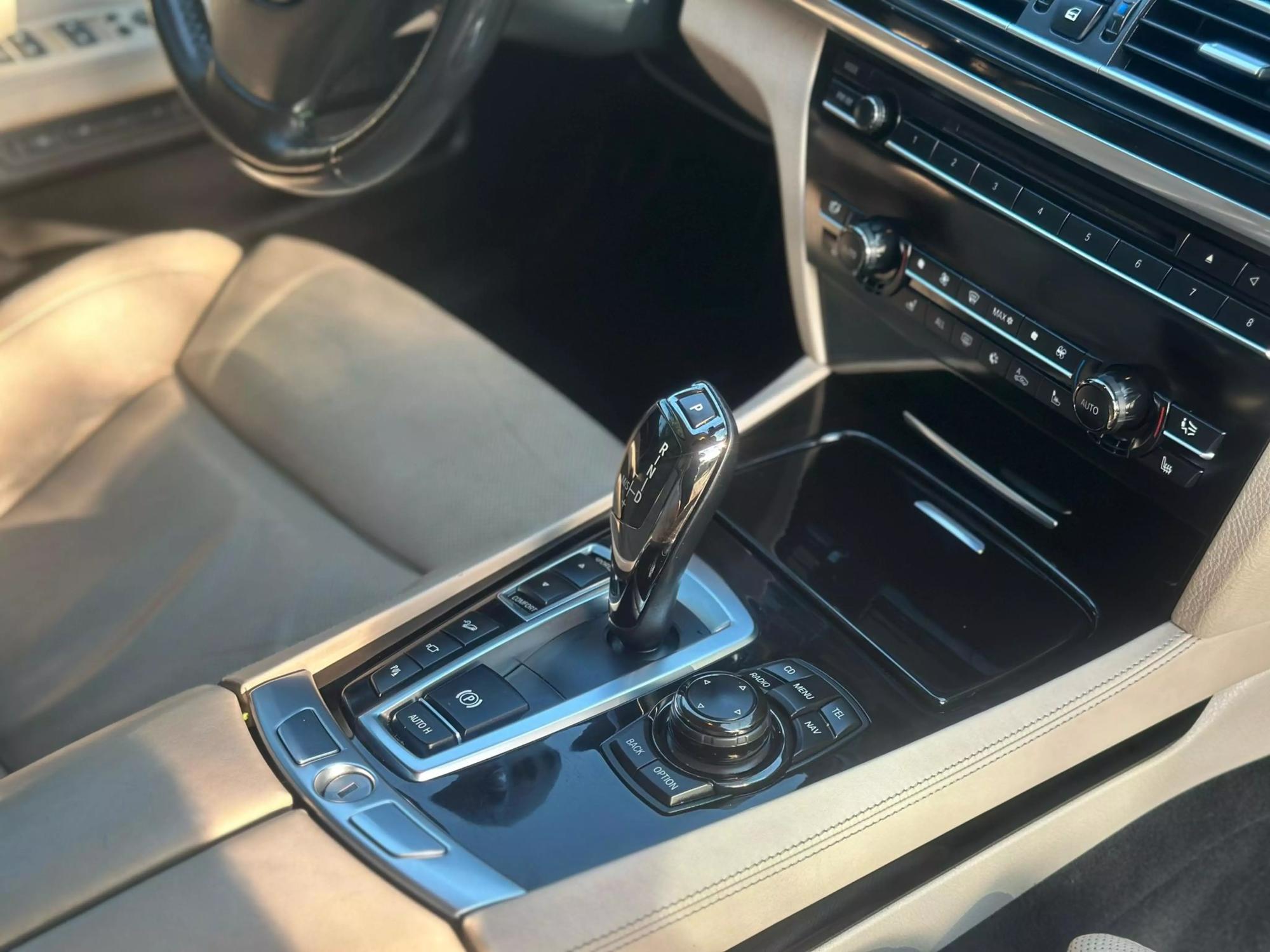 2012 BMW 7 Series Base photo 138