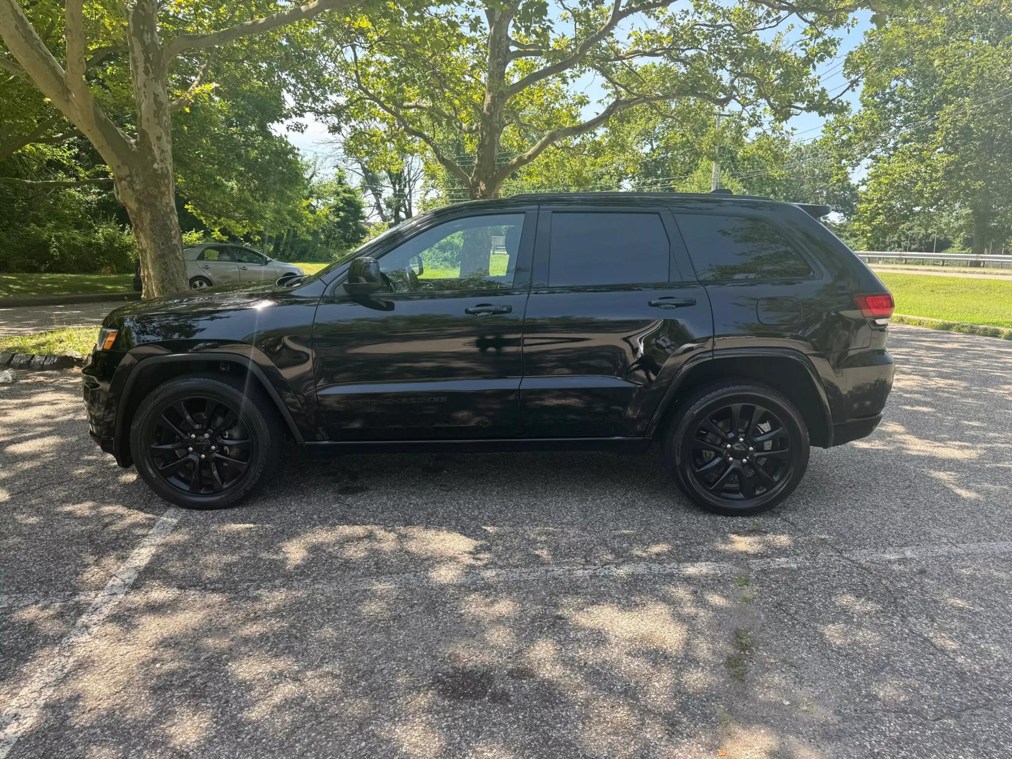 2018 Jeep Grand Cherokee Altitude photo 15