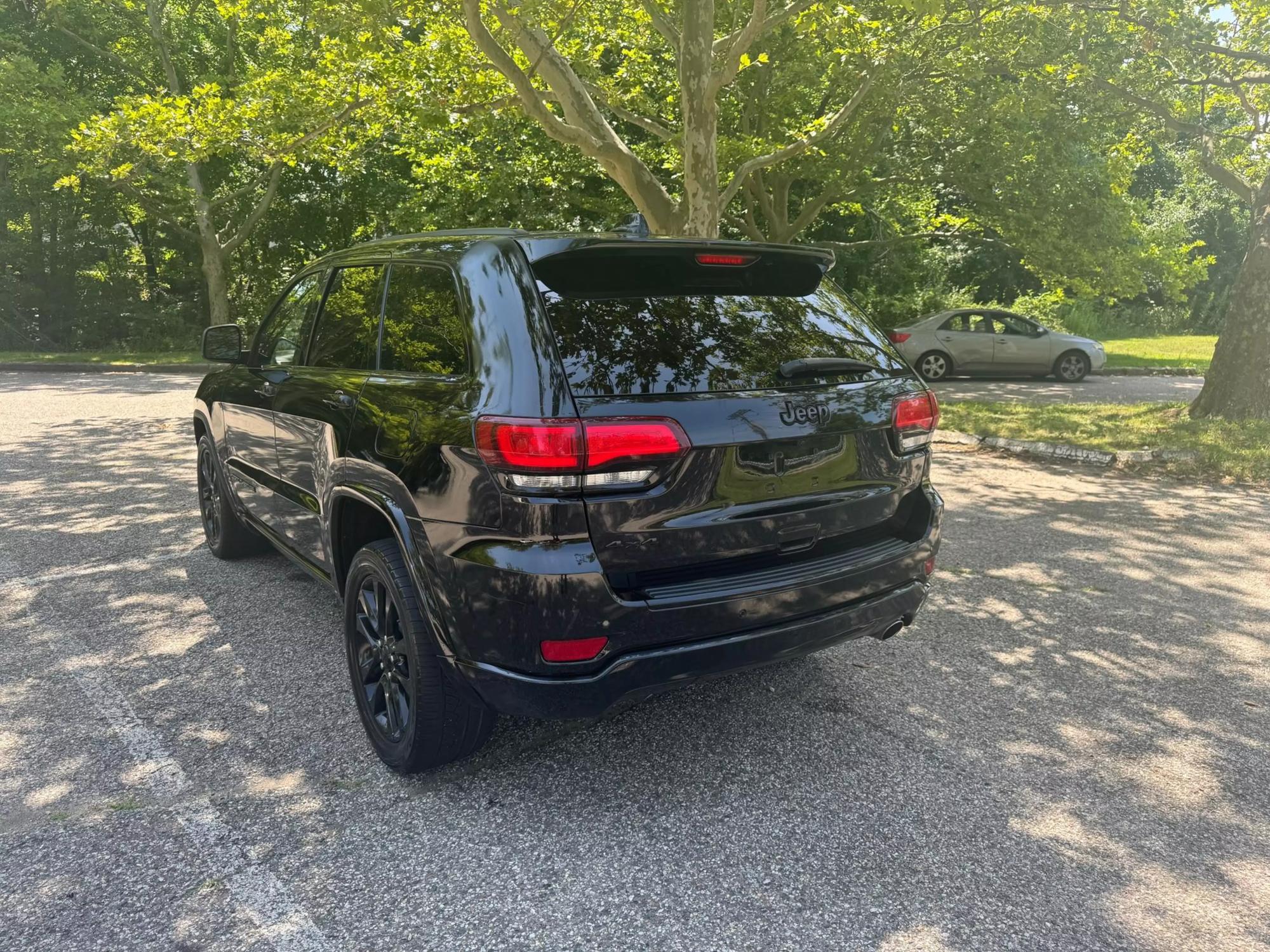 2018 Jeep Grand Cherokee Altitude photo 16