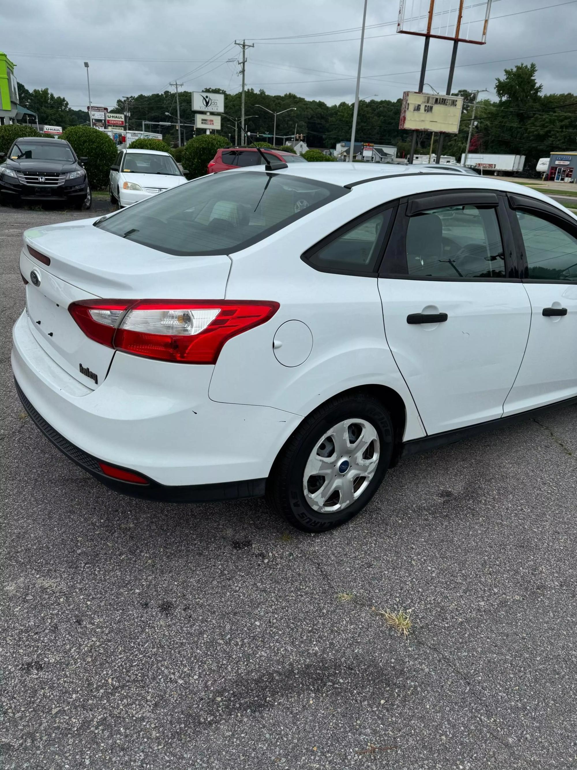 2012 Ford Focus S photo 17