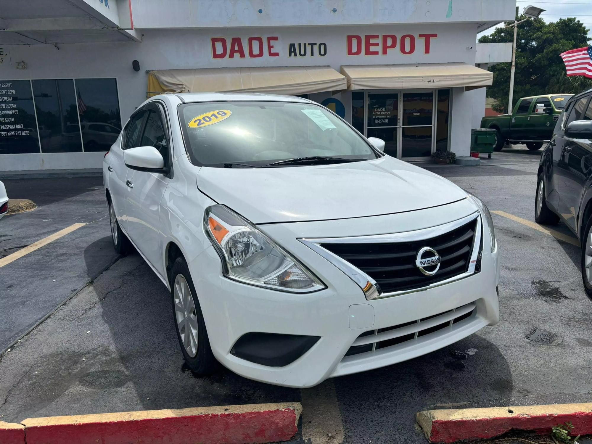 2019 Nissan Versa Sedan SV photo 10