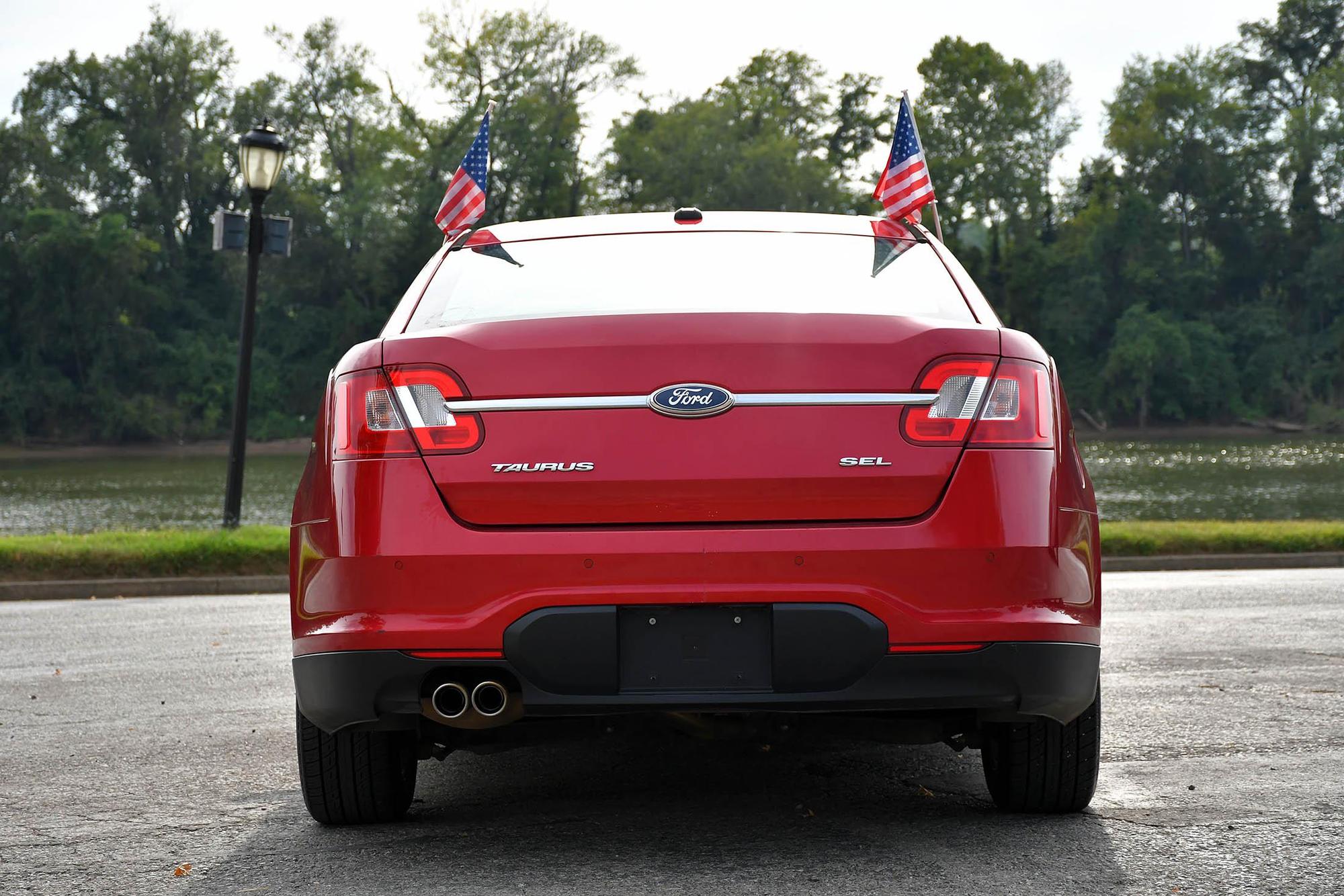 2012 Ford Taurus SEL photo 44