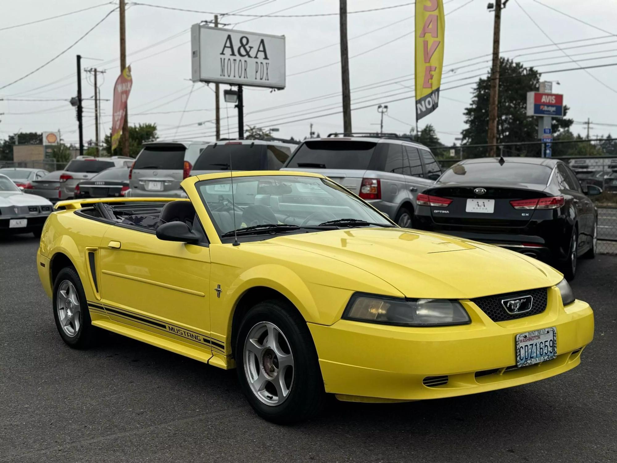 2003 Ford Mustang Deluxe photo 26