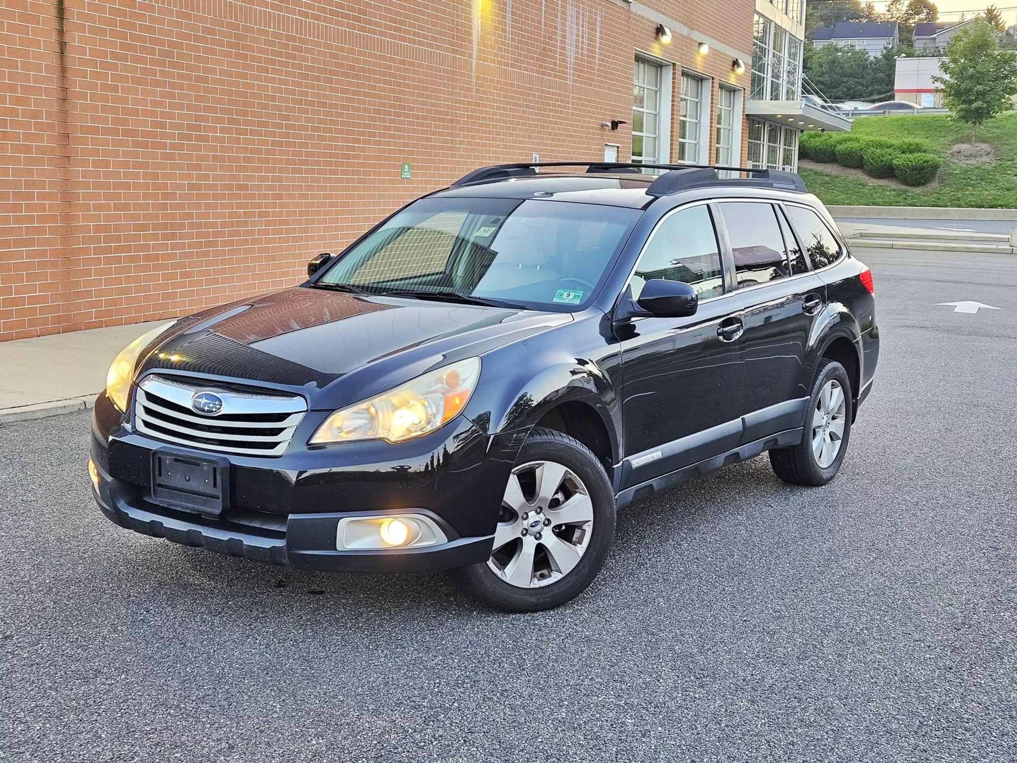 2012 Subaru Outback Premium photo 19