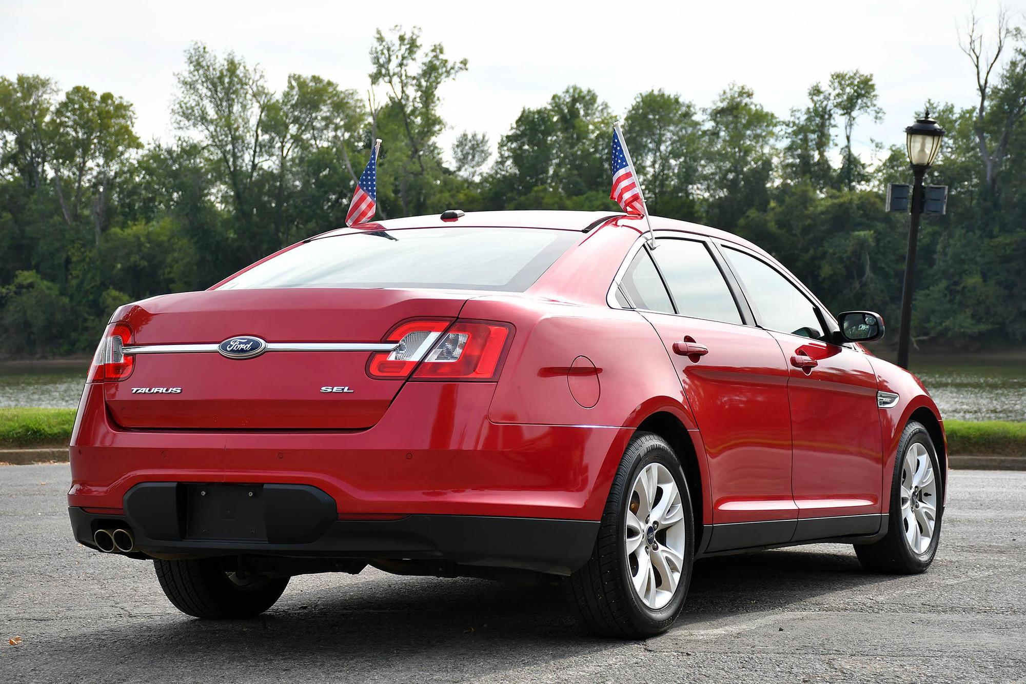 2012 Ford Taurus SEL photo 46