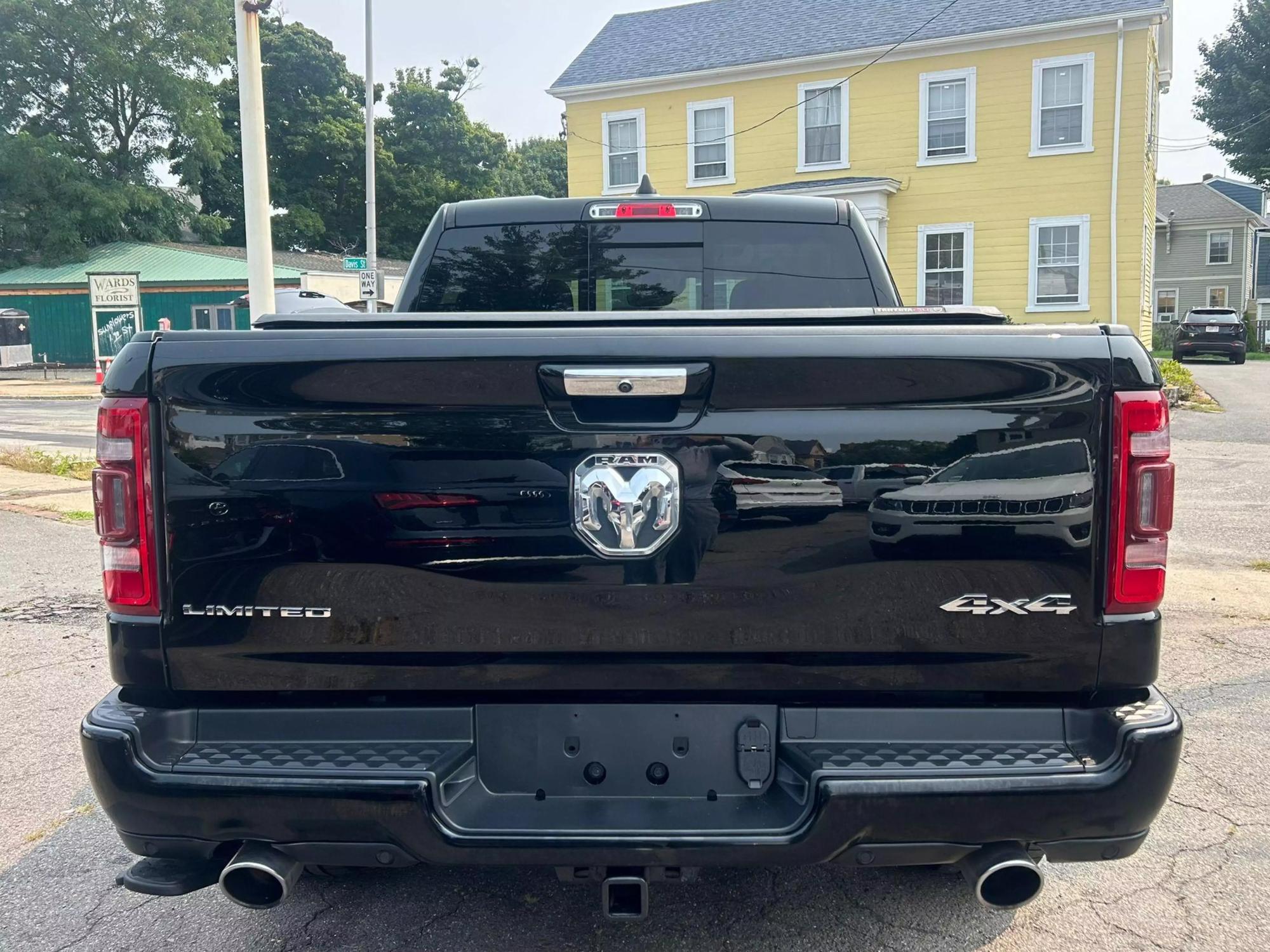 2019 RAM Ram 1500 Pickup Limited photo 25