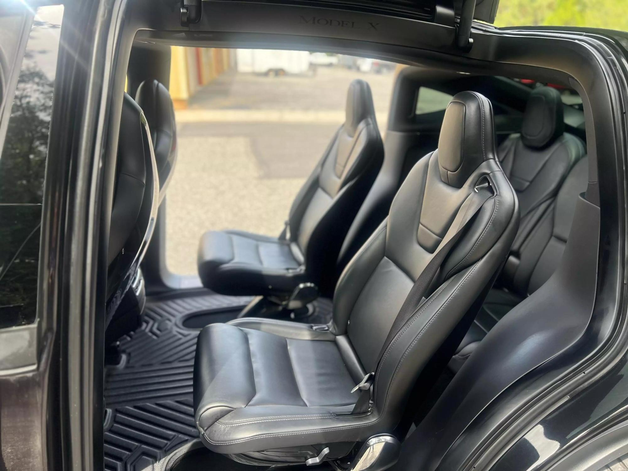 2016 Tesla Model X 90D photo 37