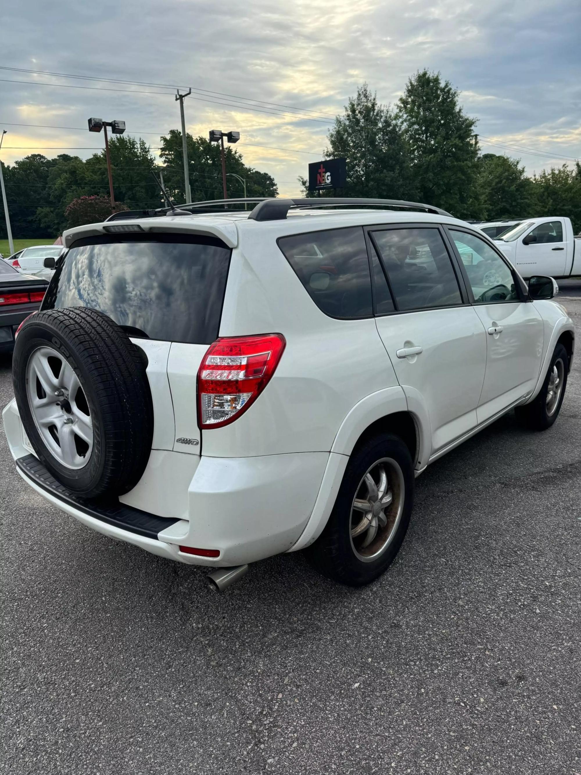 2010 Toyota RAV4 Limited photo 19