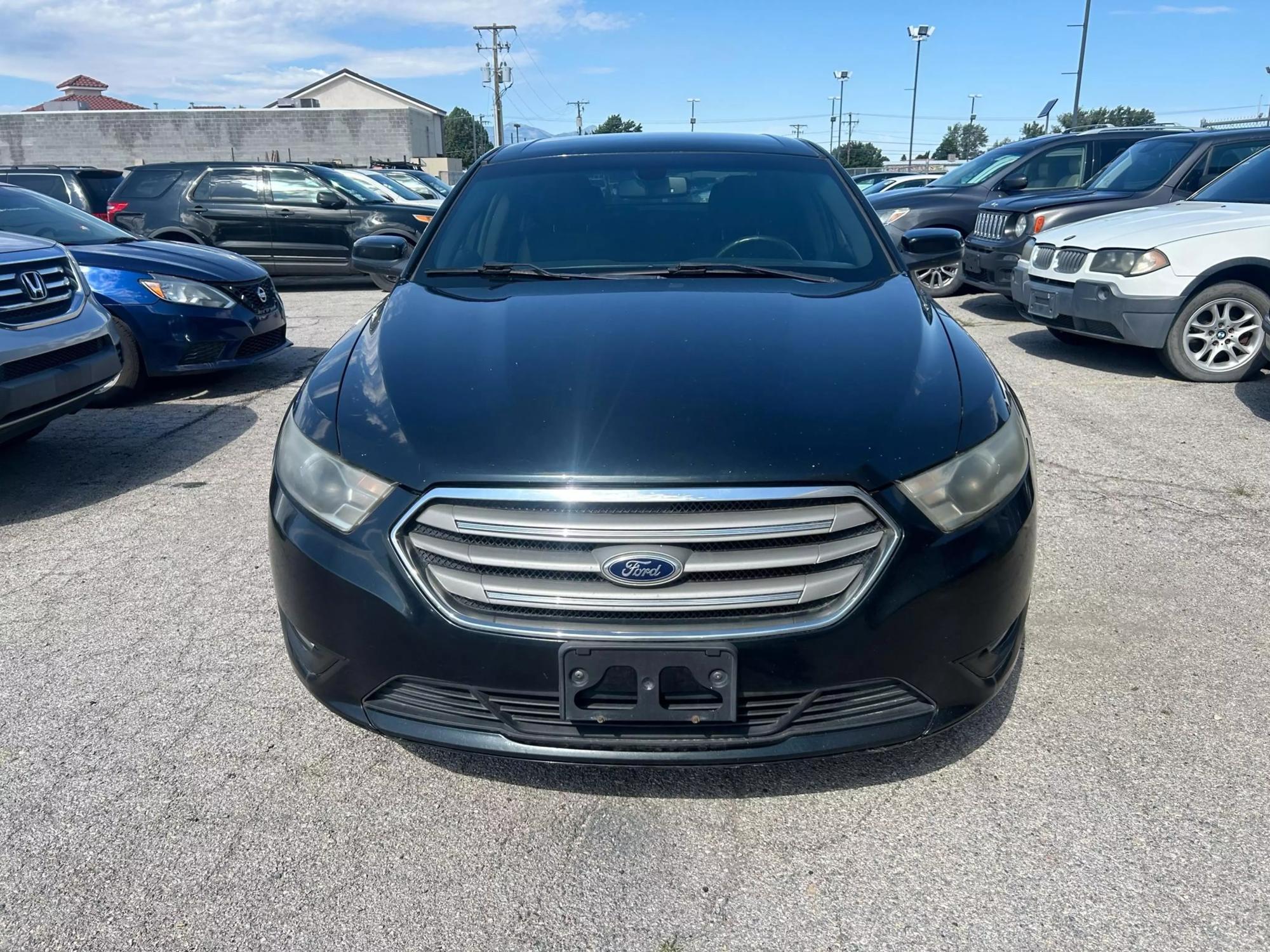 2015 Ford Taurus SEL photo 15