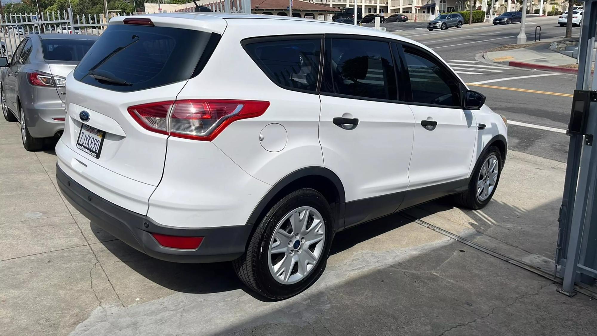 2015 Ford Escape S photo 33