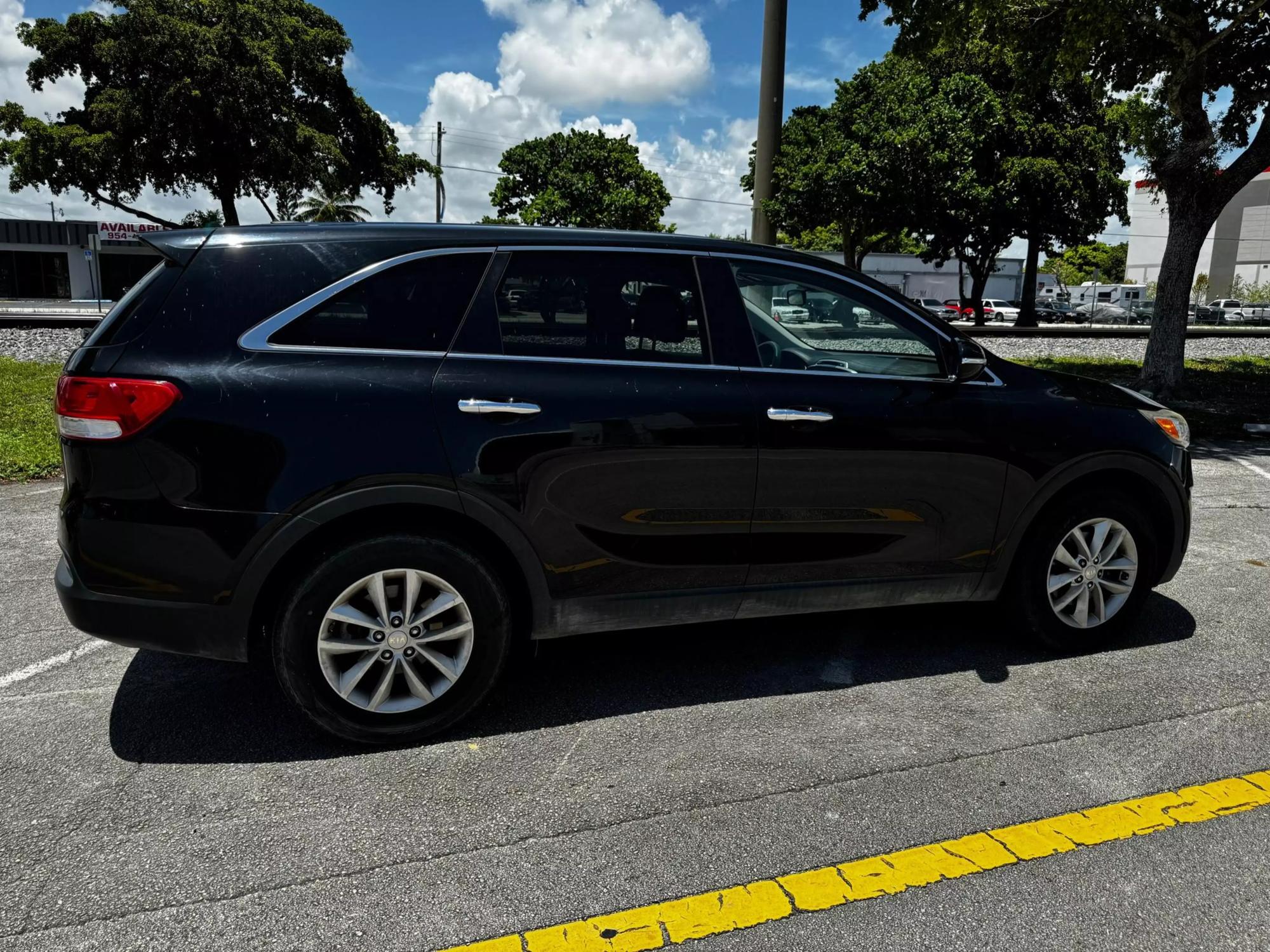 2017 Kia Sorento L photo 29