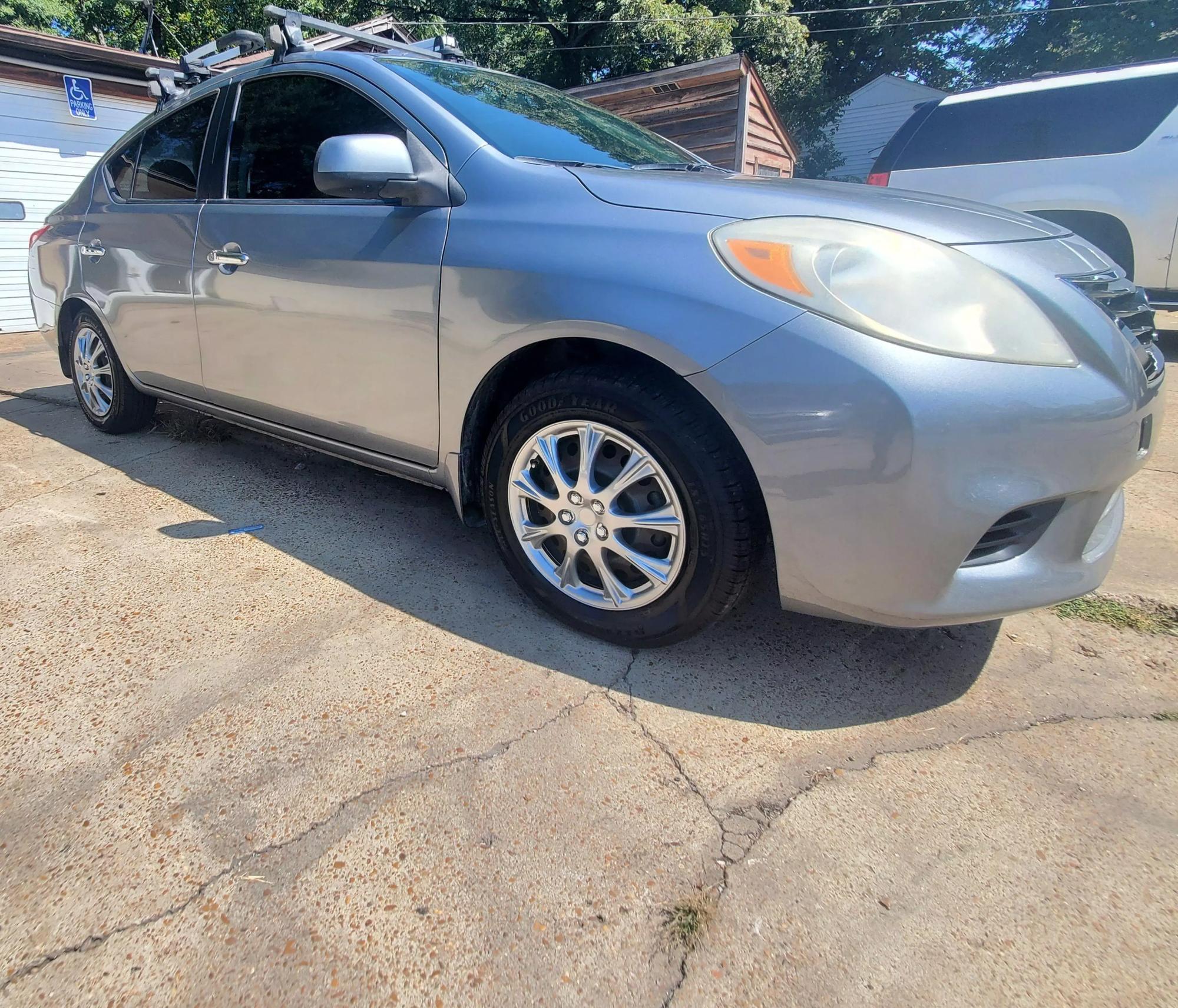 2012 Nissan Versa SV photo 12