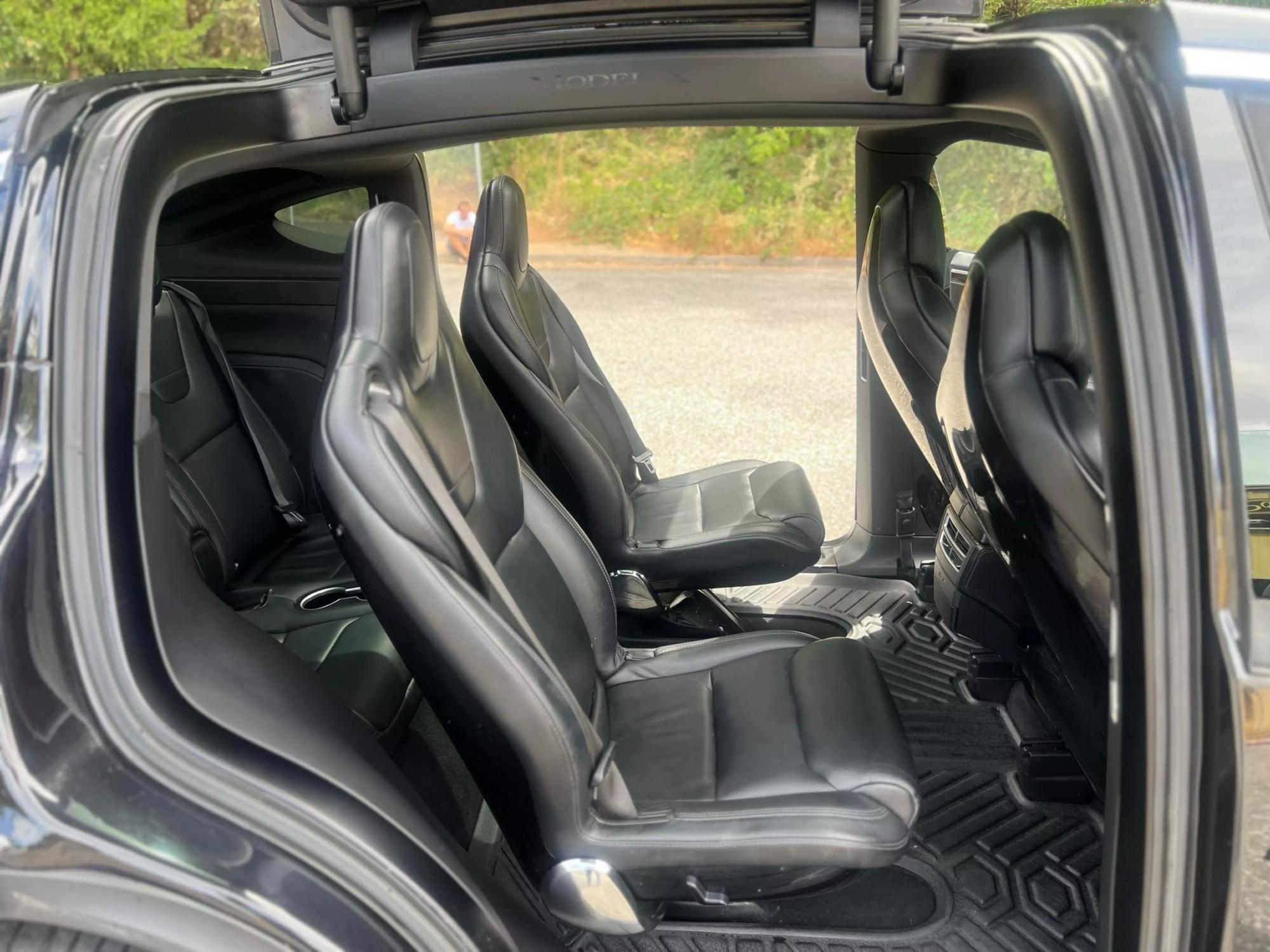 2016 Tesla Model X 90D photo 39