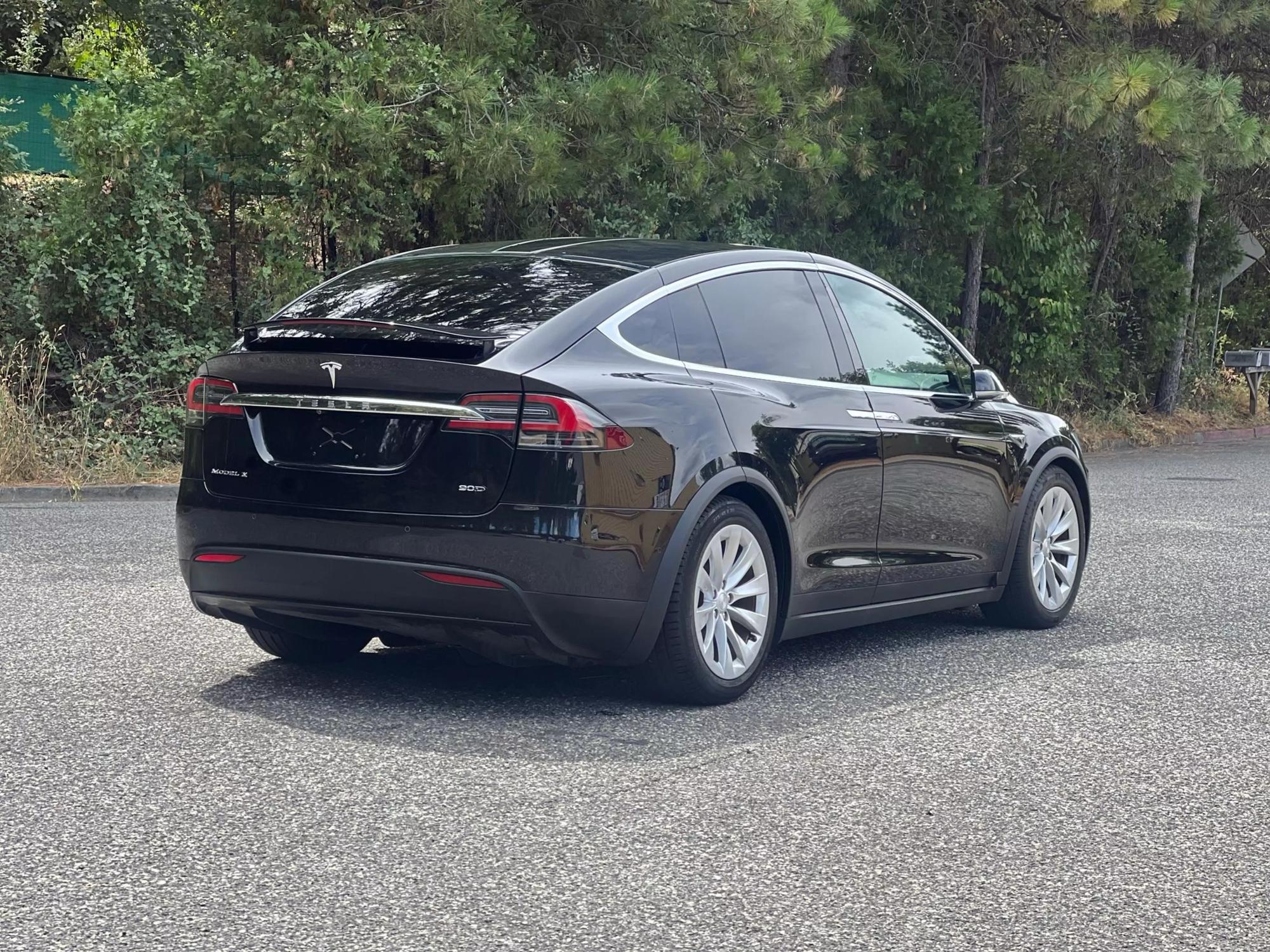 2016 Tesla Model X 90D photo 31