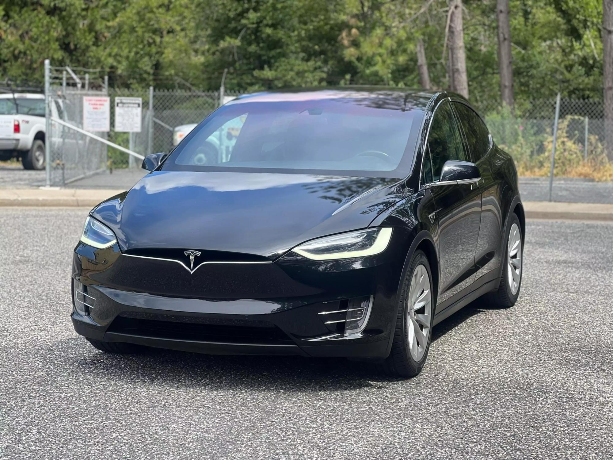 2016 Tesla Model X 90D photo 28